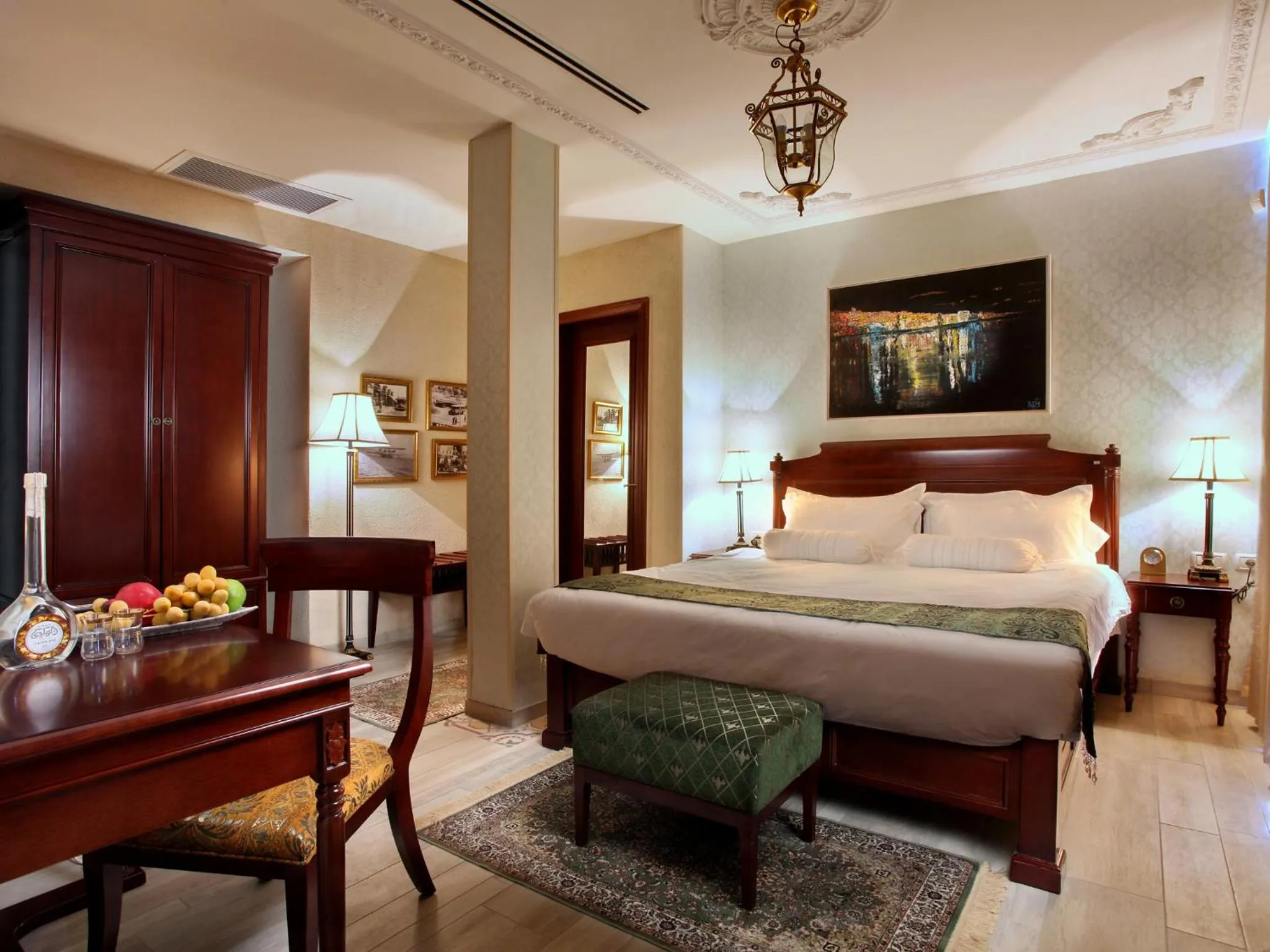 Photo of the whole room, Bed in Europa 1917