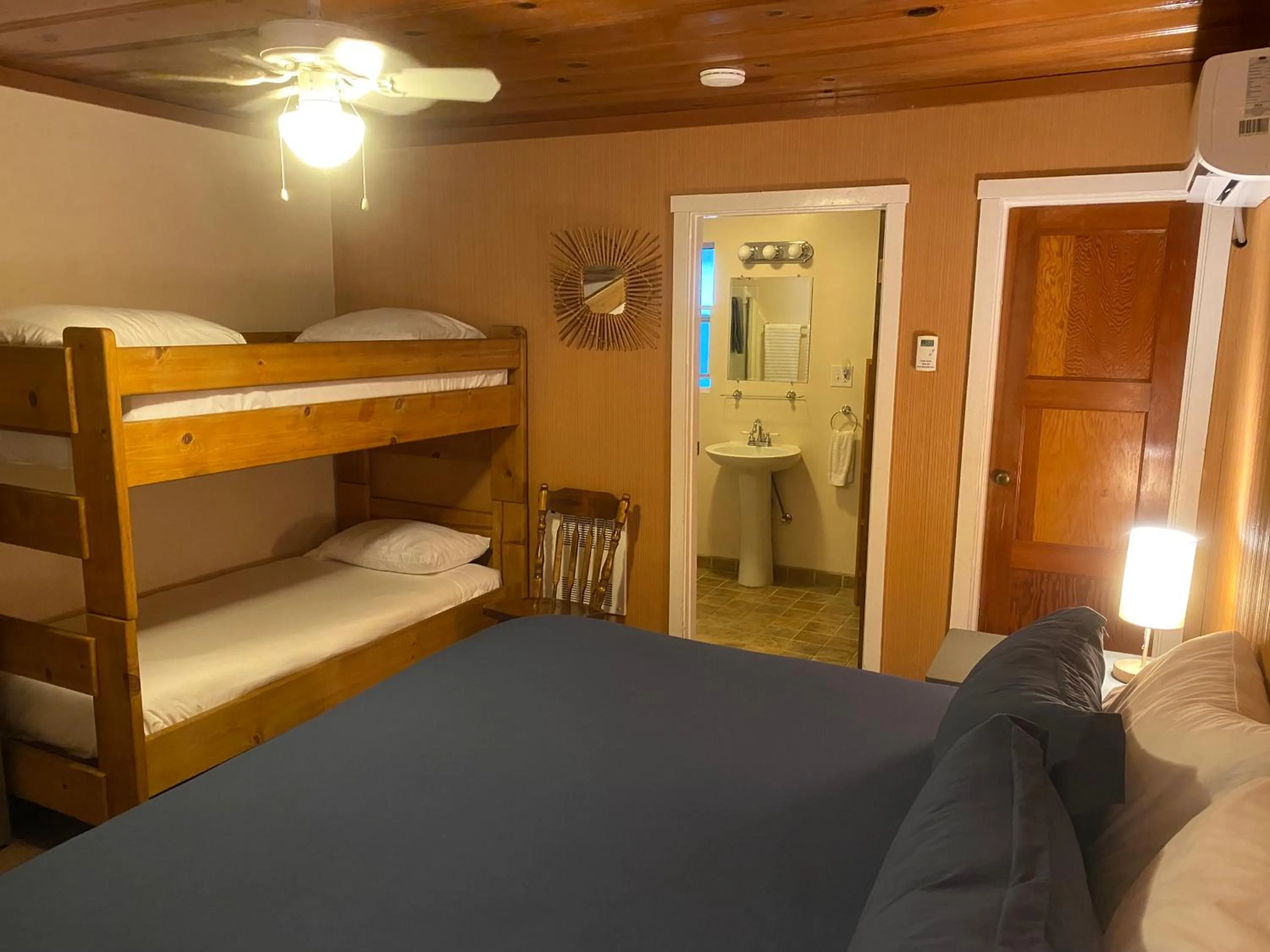 Bed in Seven Circles Lodge&Retreat