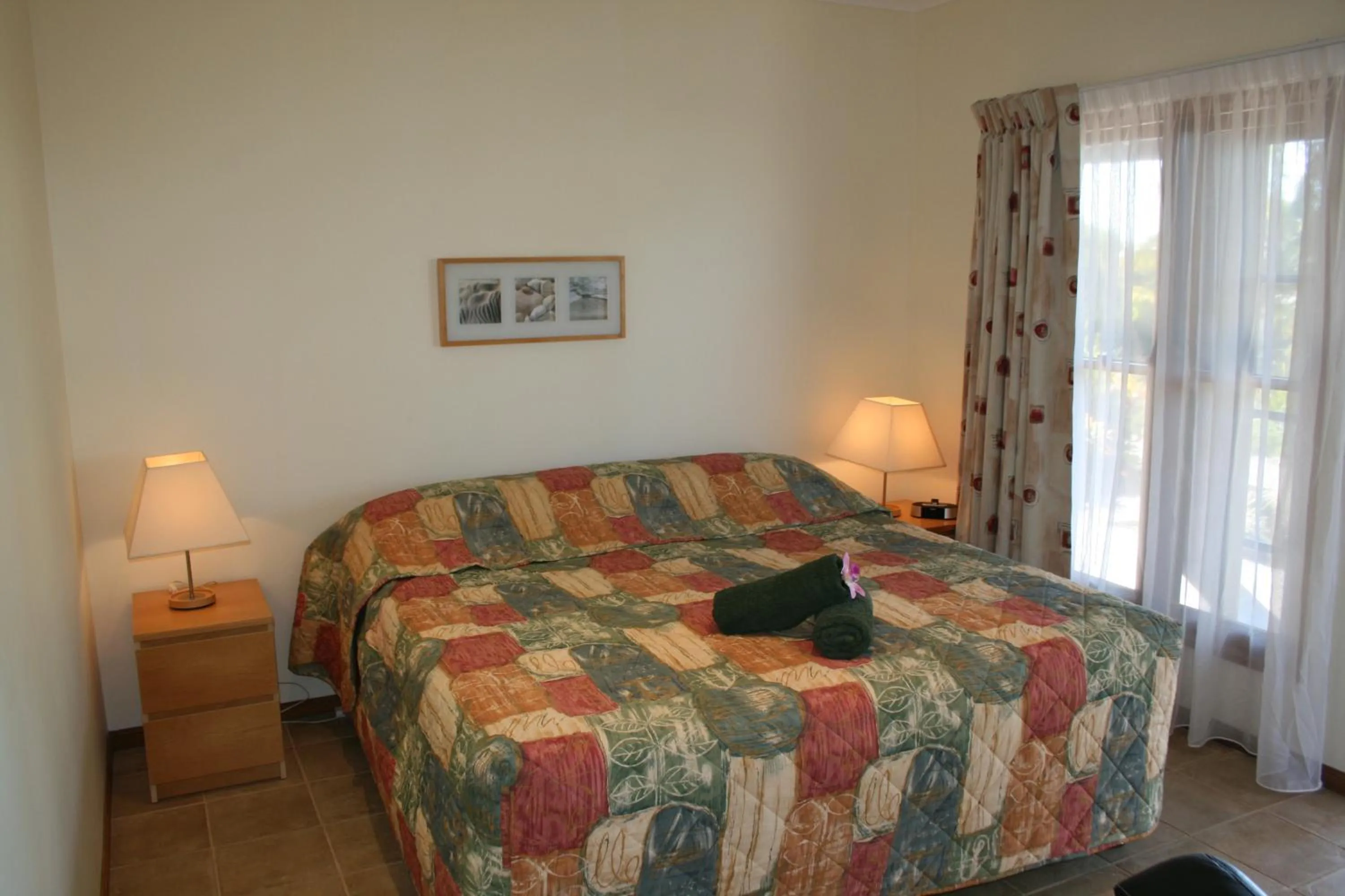 Bed in Escape 1770 Motel - No Kids - NO SMOKING - No Partying