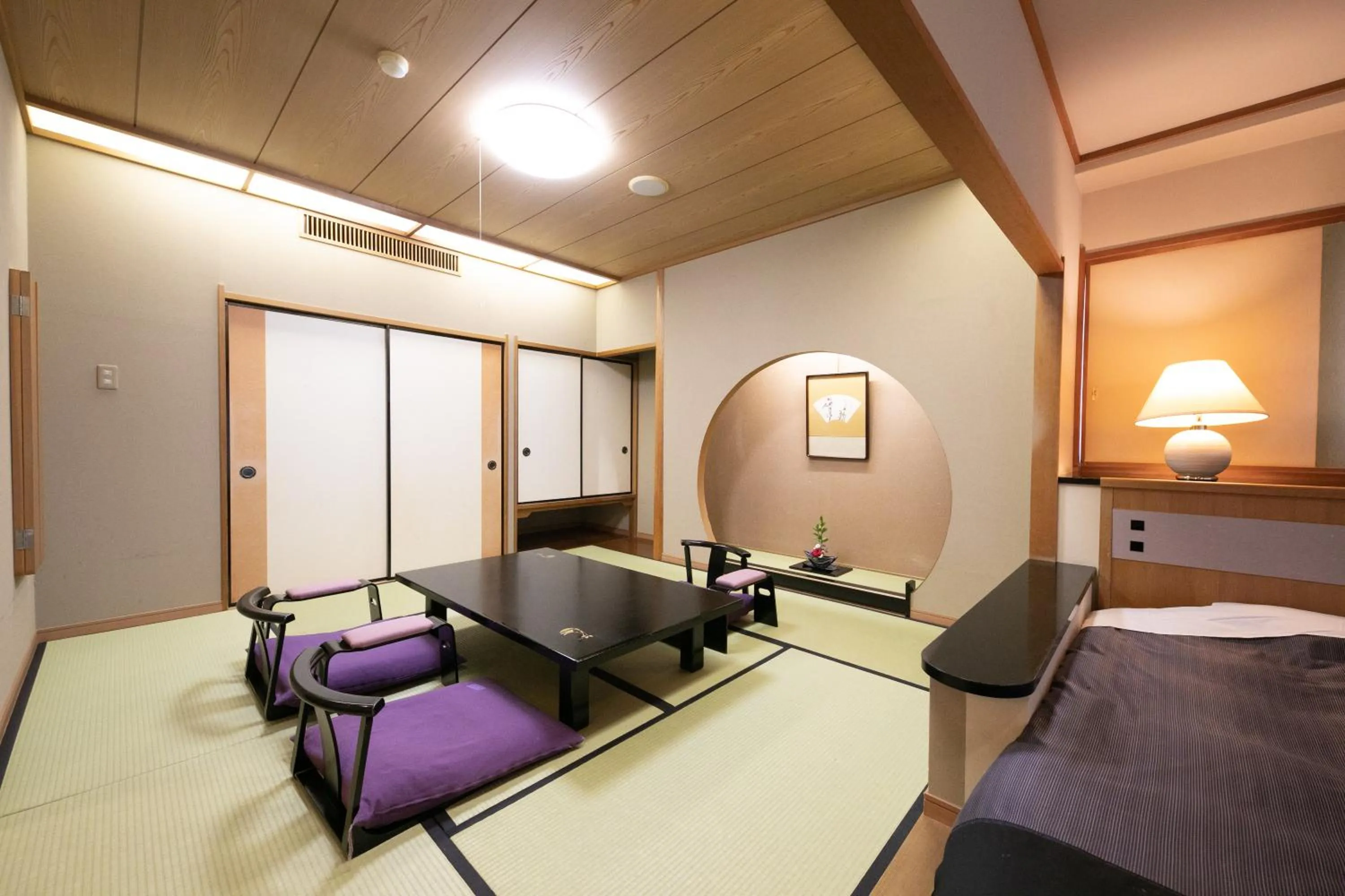 Photo of the whole room, Bed in Genjiko