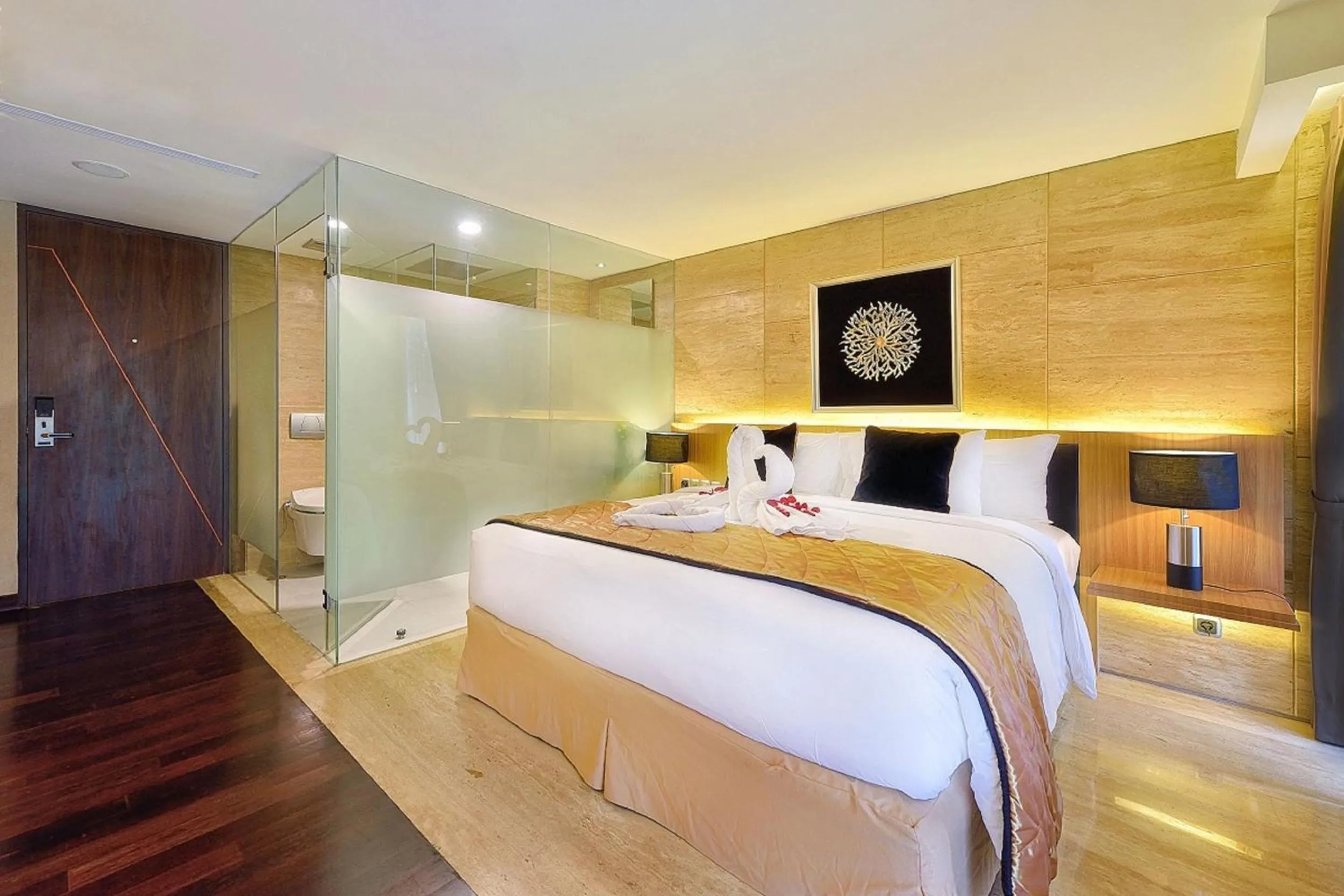 Bedroom, Bed in de Vins Sky Hotel Seminyak