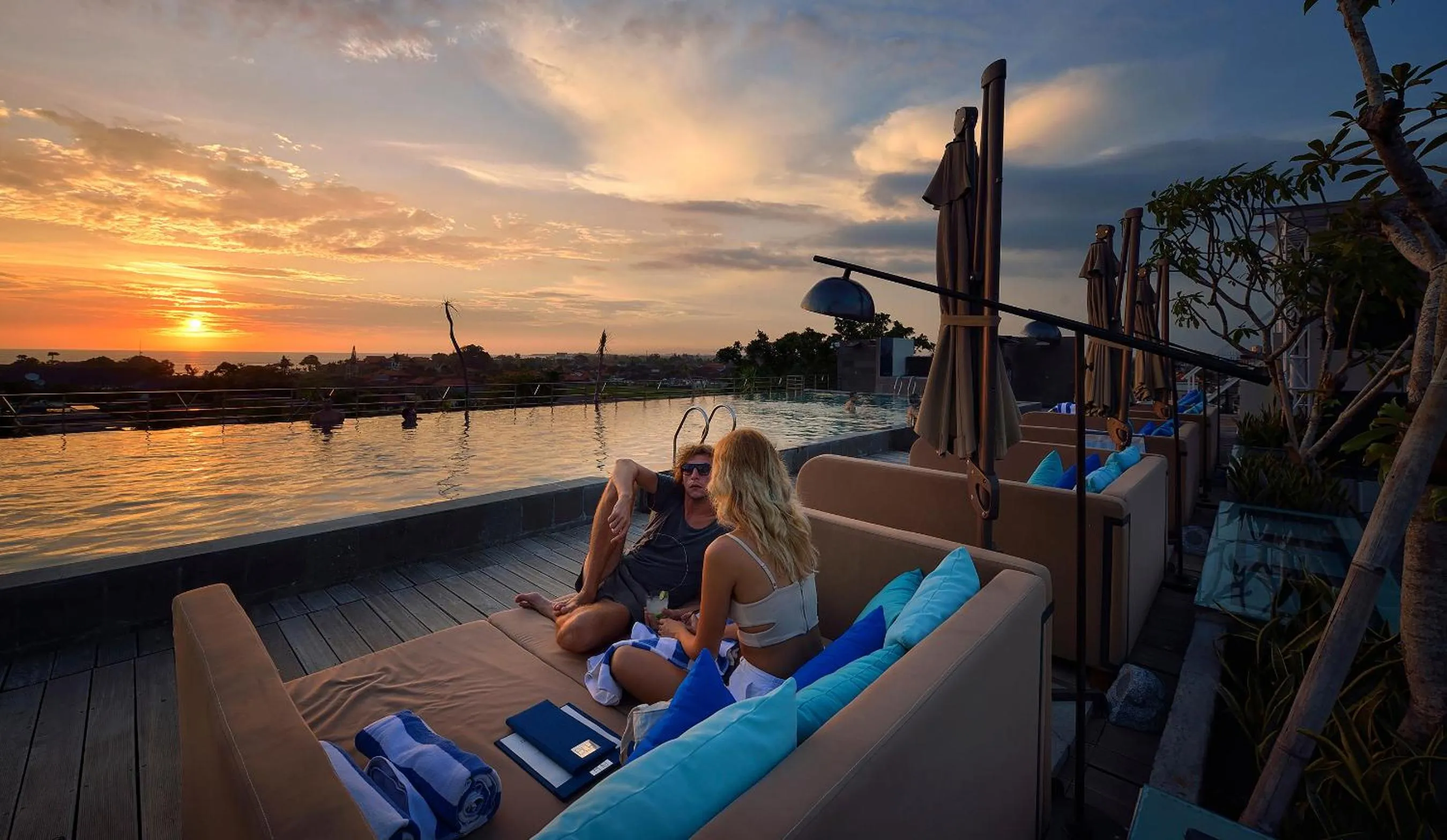 Swimming pool in de Vins Sky Hotel Seminyak