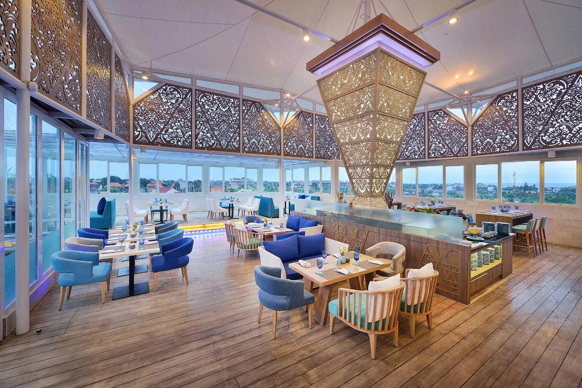 Restaurant/places to eat in de Vins Sky Hotel Seminyak