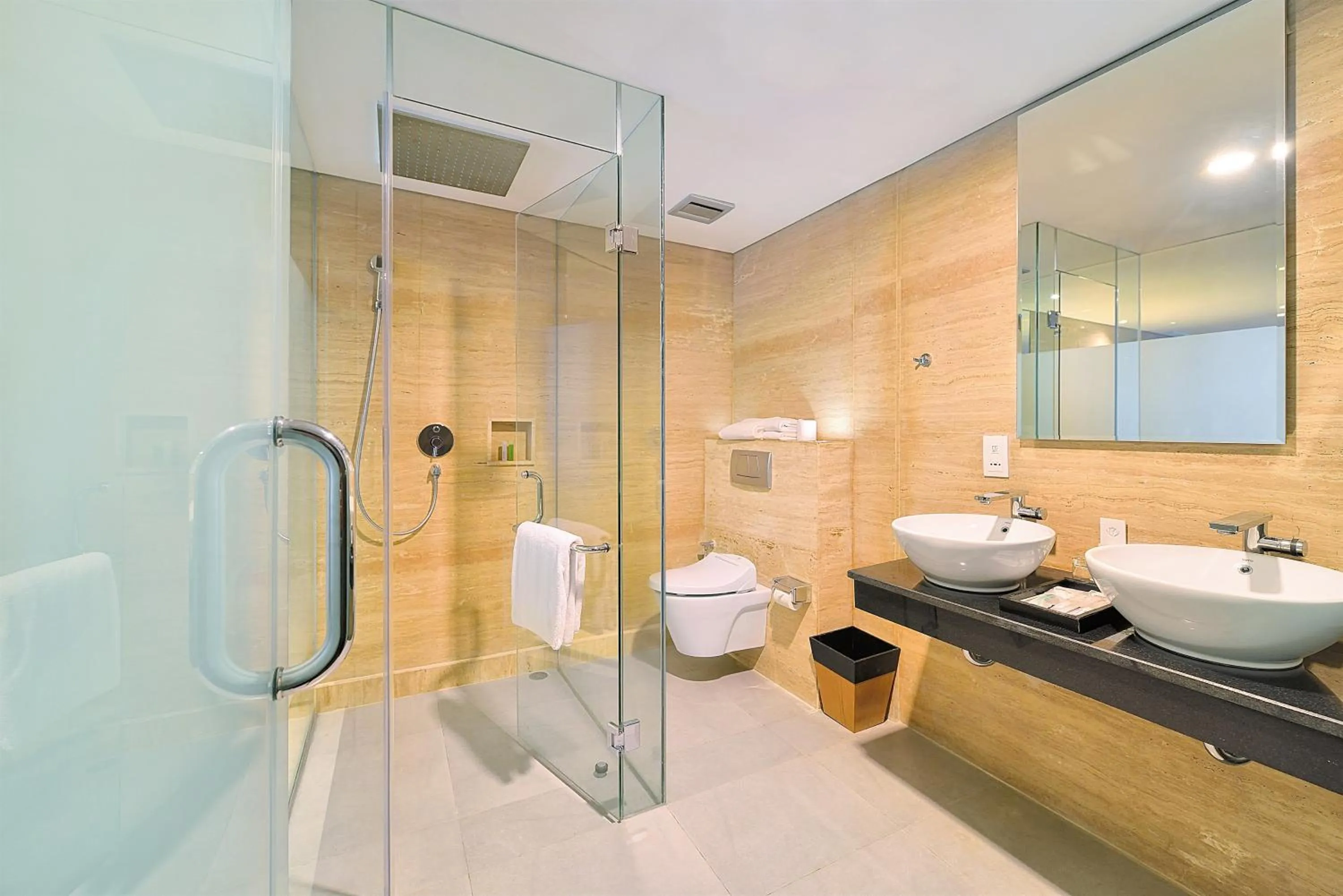 Bathroom in de Vins Sky Hotel Seminyak