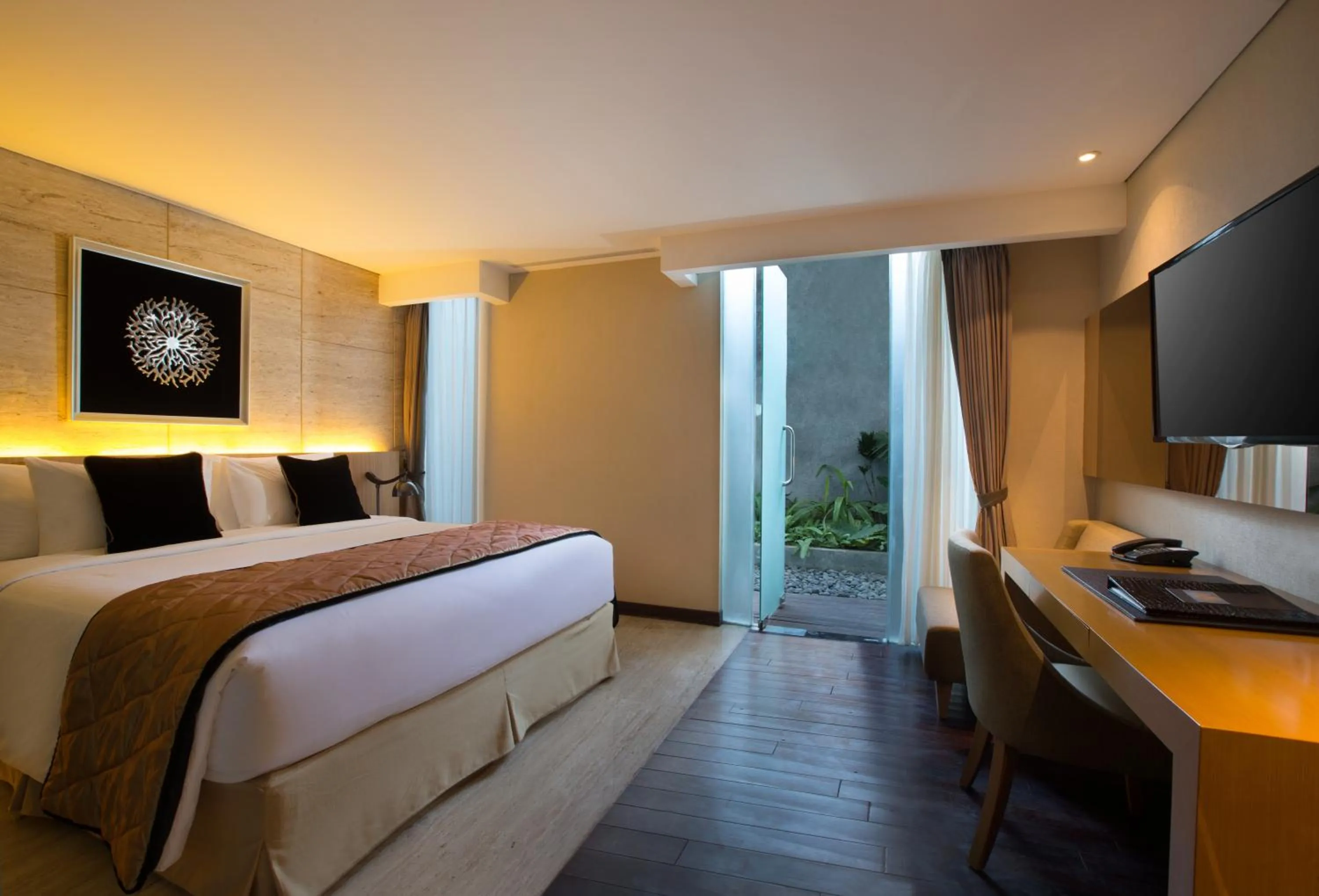 Bedroom, Bed in de Vins Sky Hotel Seminyak