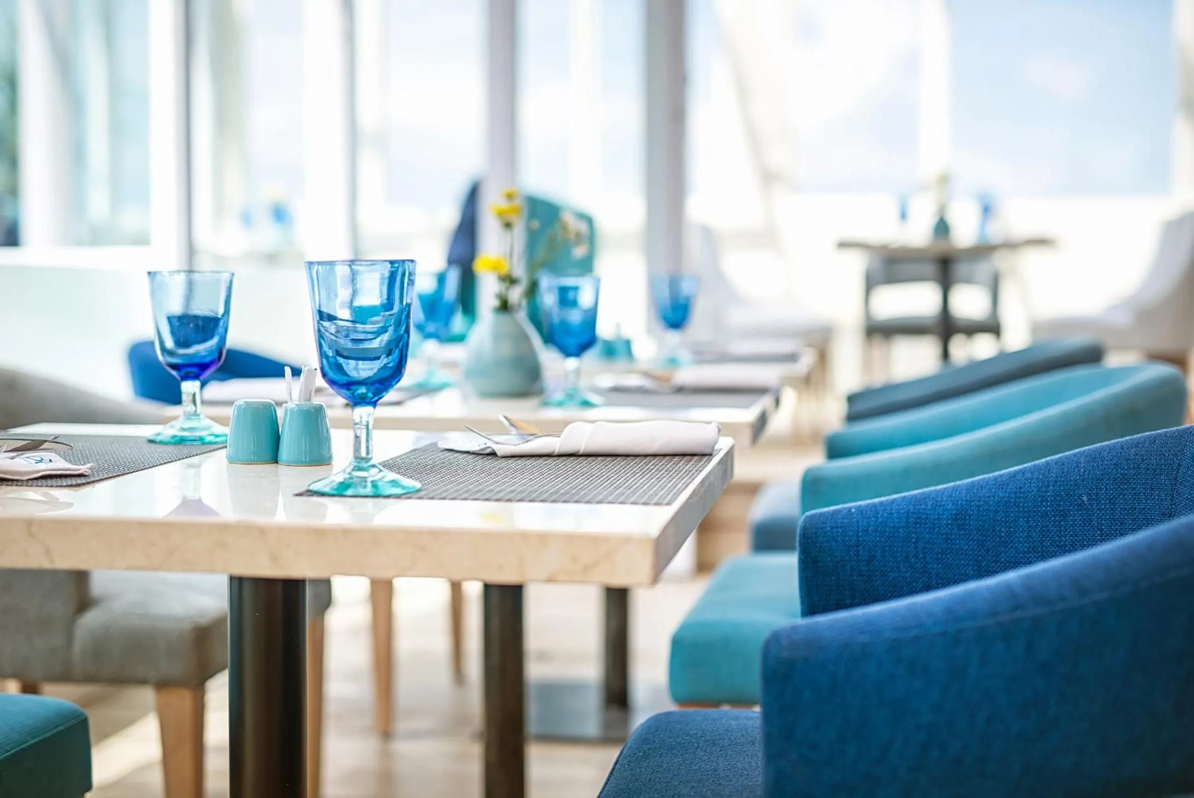 Restaurant/places to eat in de Vins Sky Hotel Seminyak