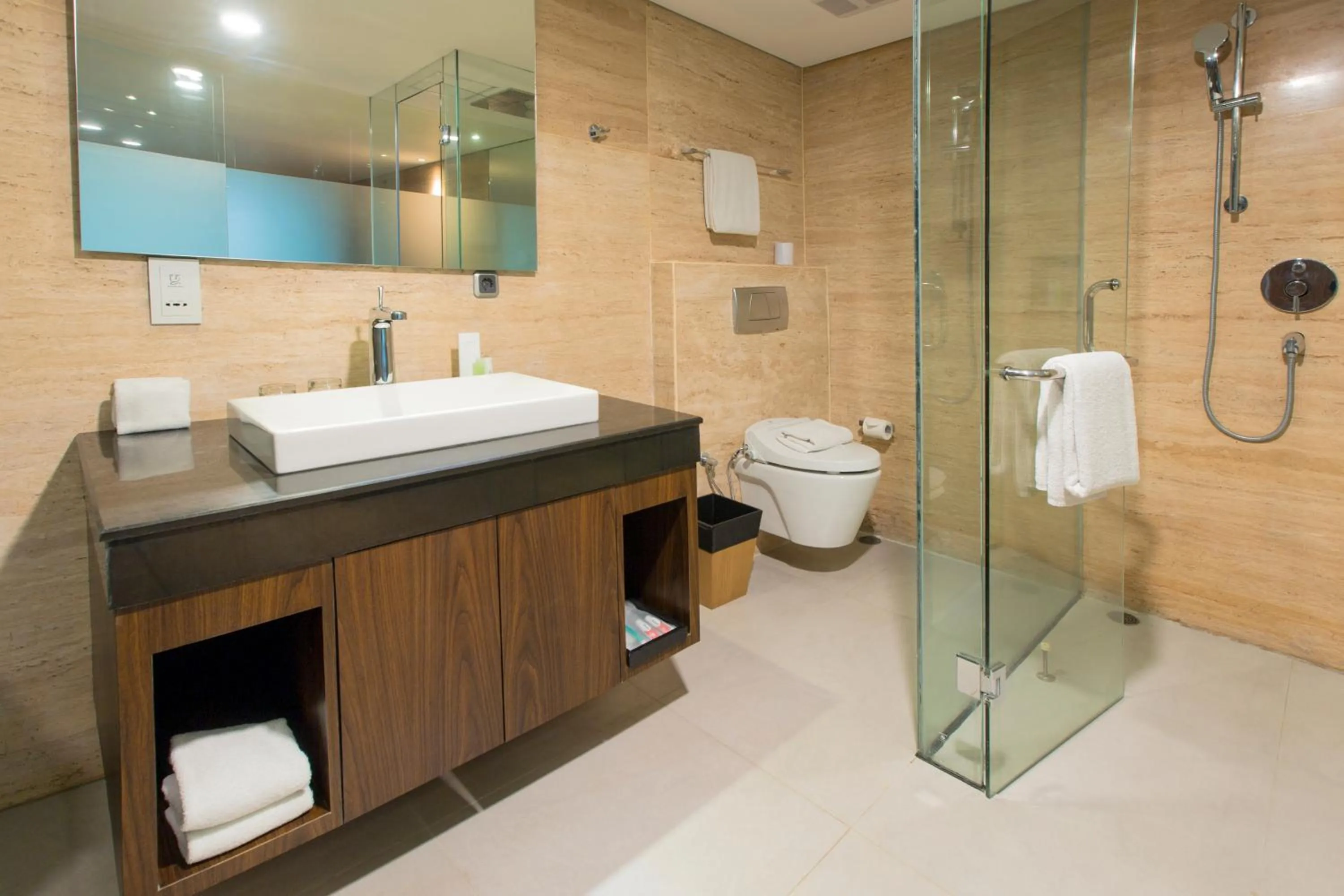 Bathroom in de Vins Sky Hotel Seminyak