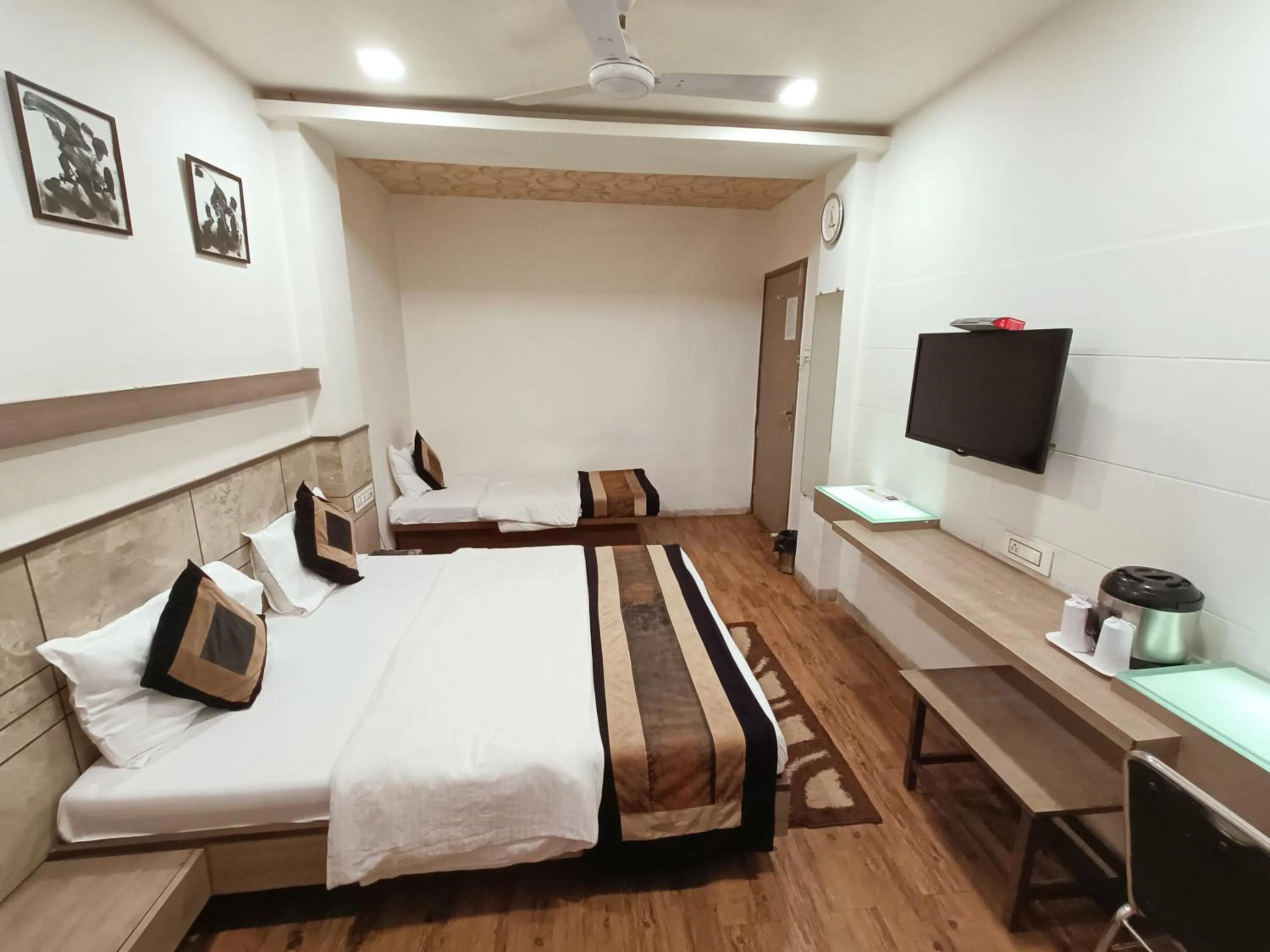 Bedroom, Bed in Hotel City Inn