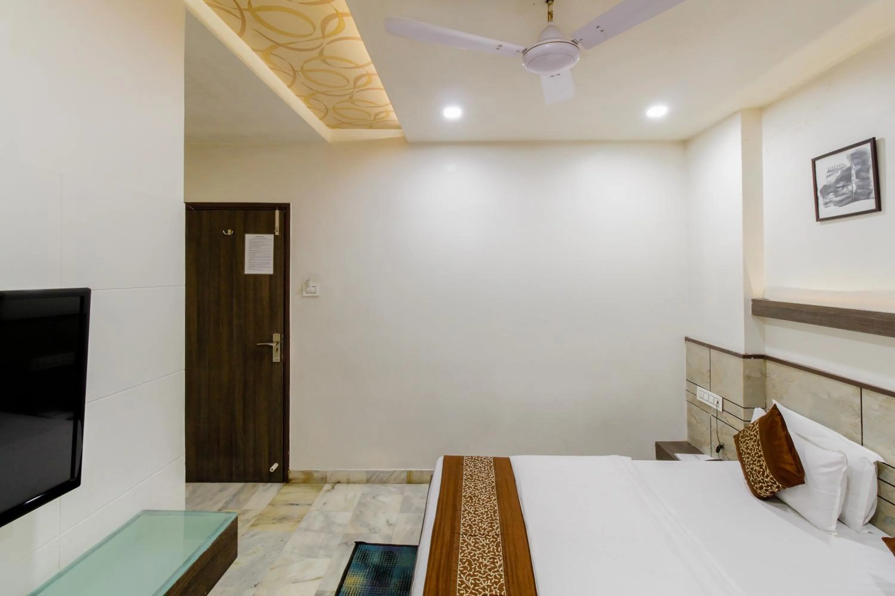 Photo of the whole room, Bed in Hotel City Inn