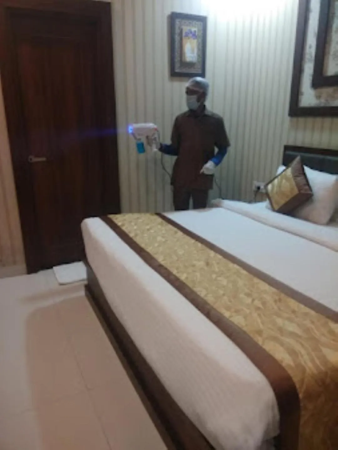 Bed in Hotel Uday Palace Varanasi , Uttar Pradesh