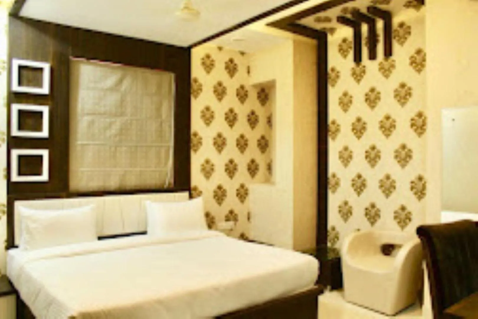 Bed in Hotel Uday Palace Varanasi , Uttar Pradesh