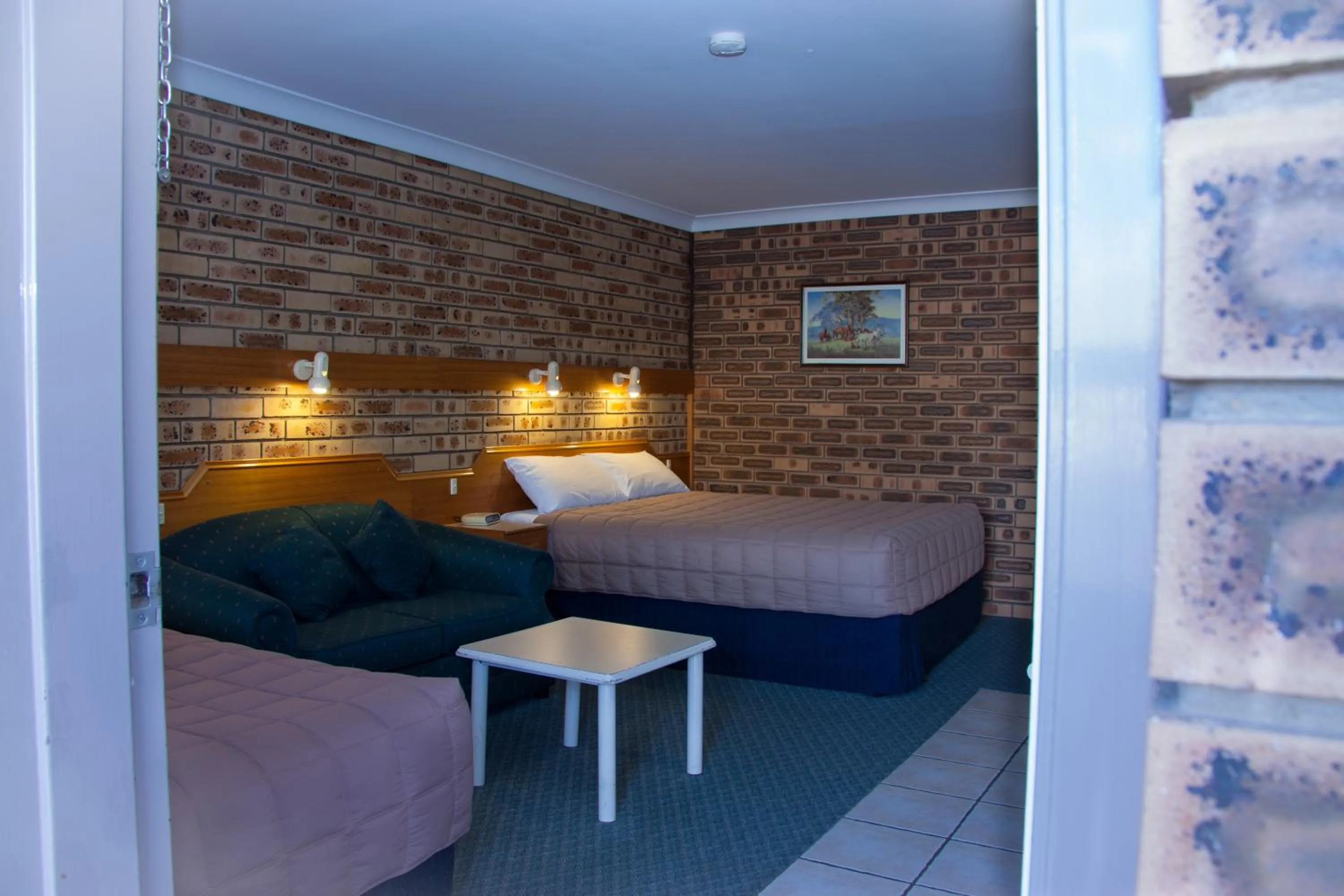 Photo of the whole room in Mid Town Inn Narrabri