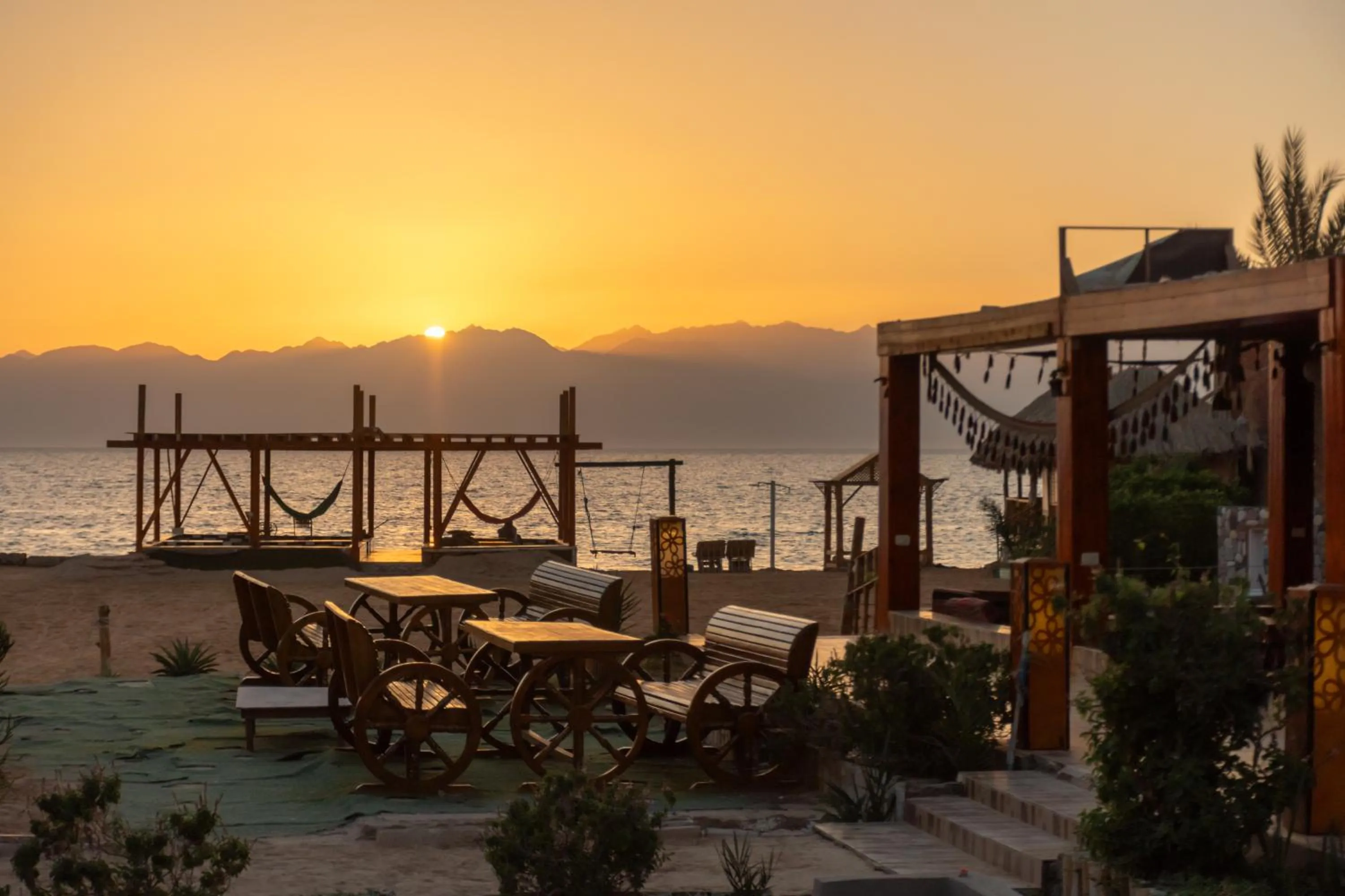 Green Beach Camp & Hotel