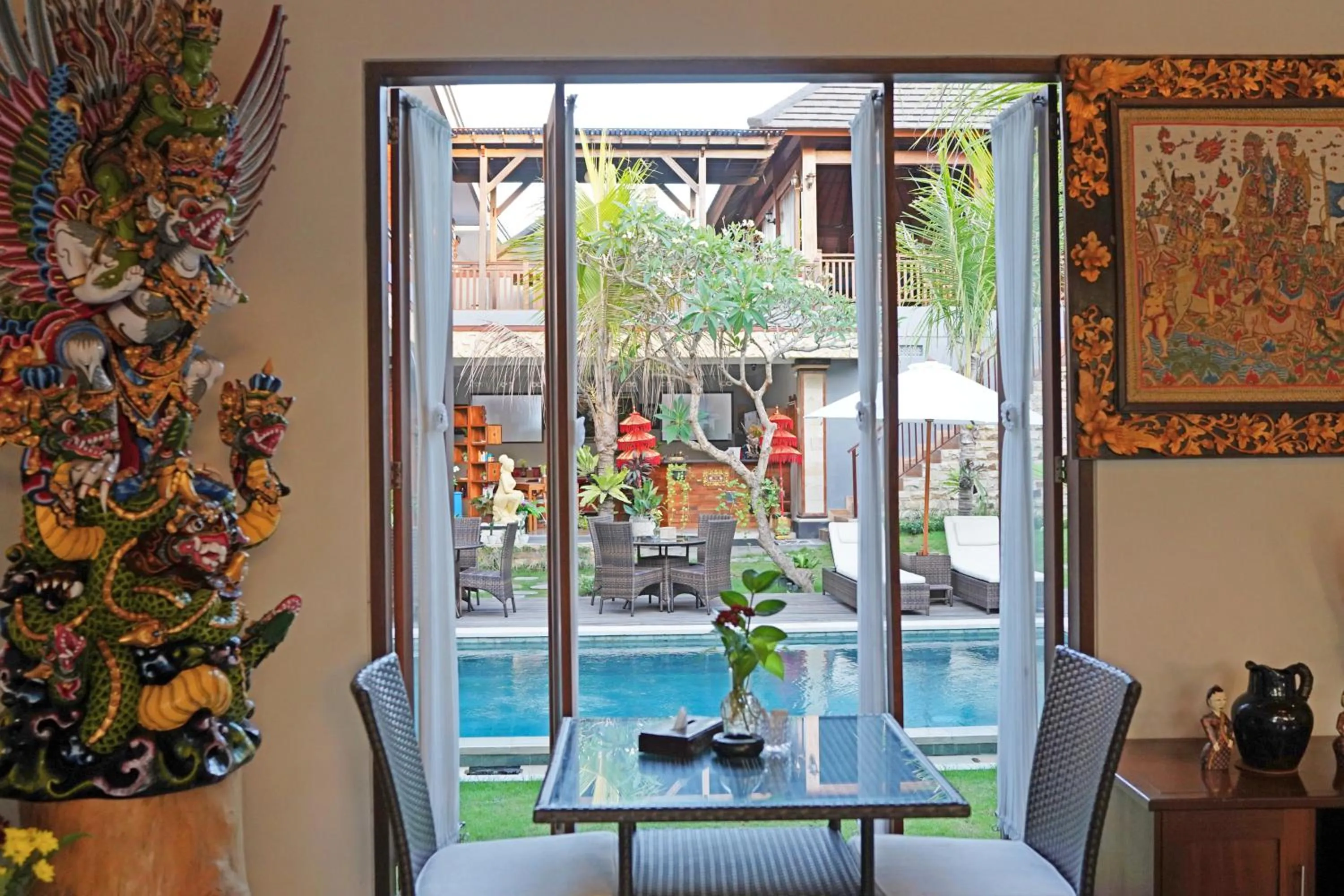 Restaurant/places to eat in Lebak Bali Residence