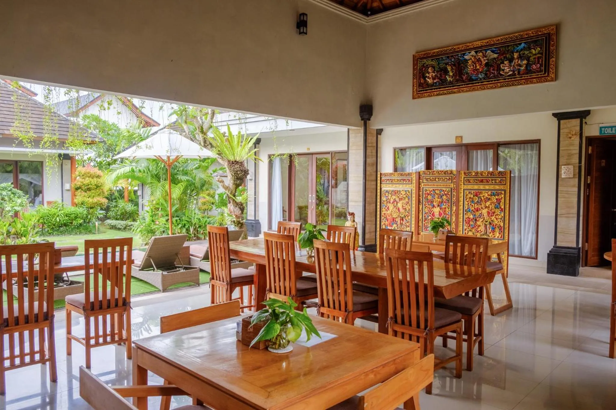 Restaurant/places to eat in Lebak Bali Residence