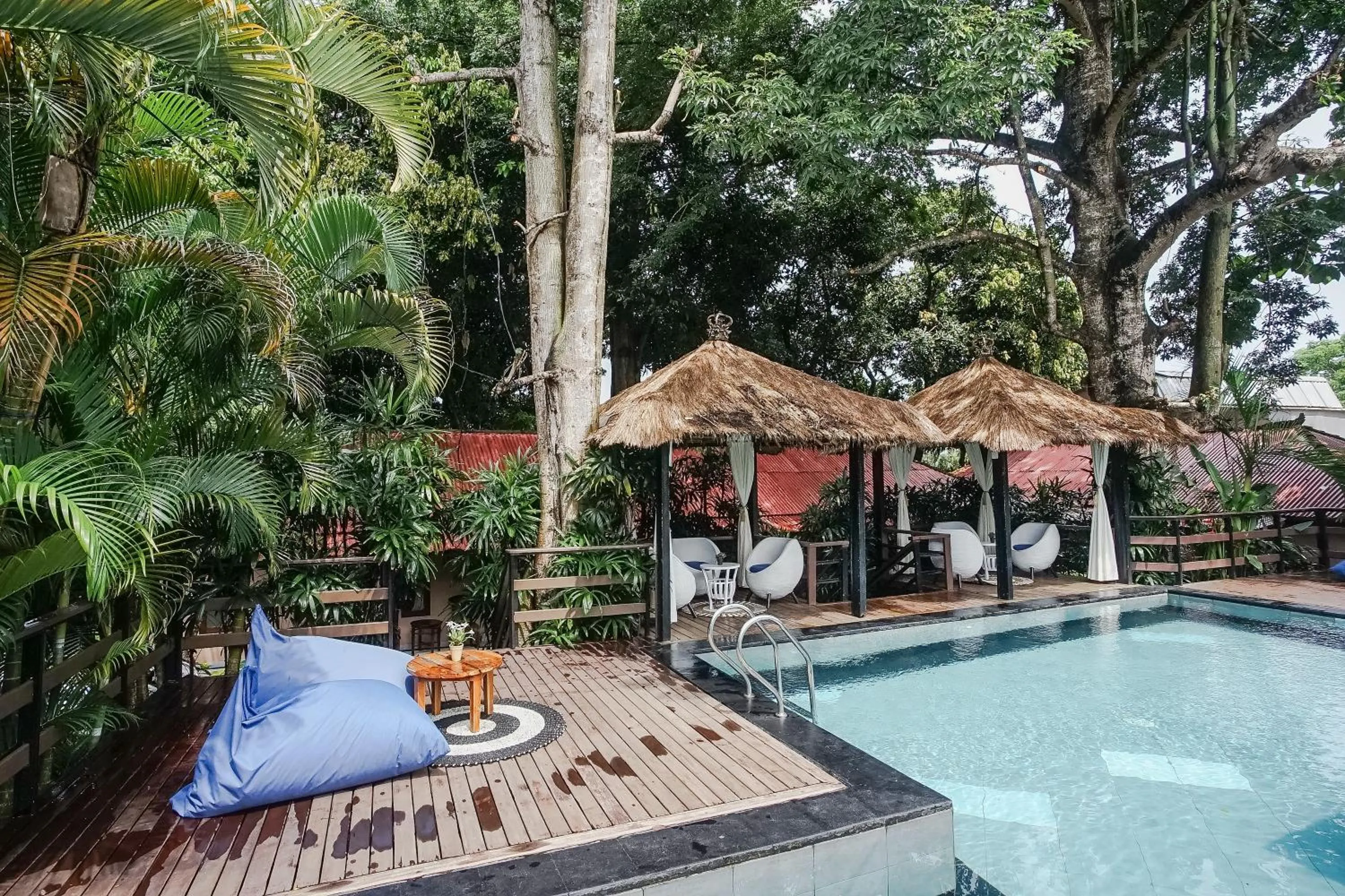 Swimming pool in Kampung 168