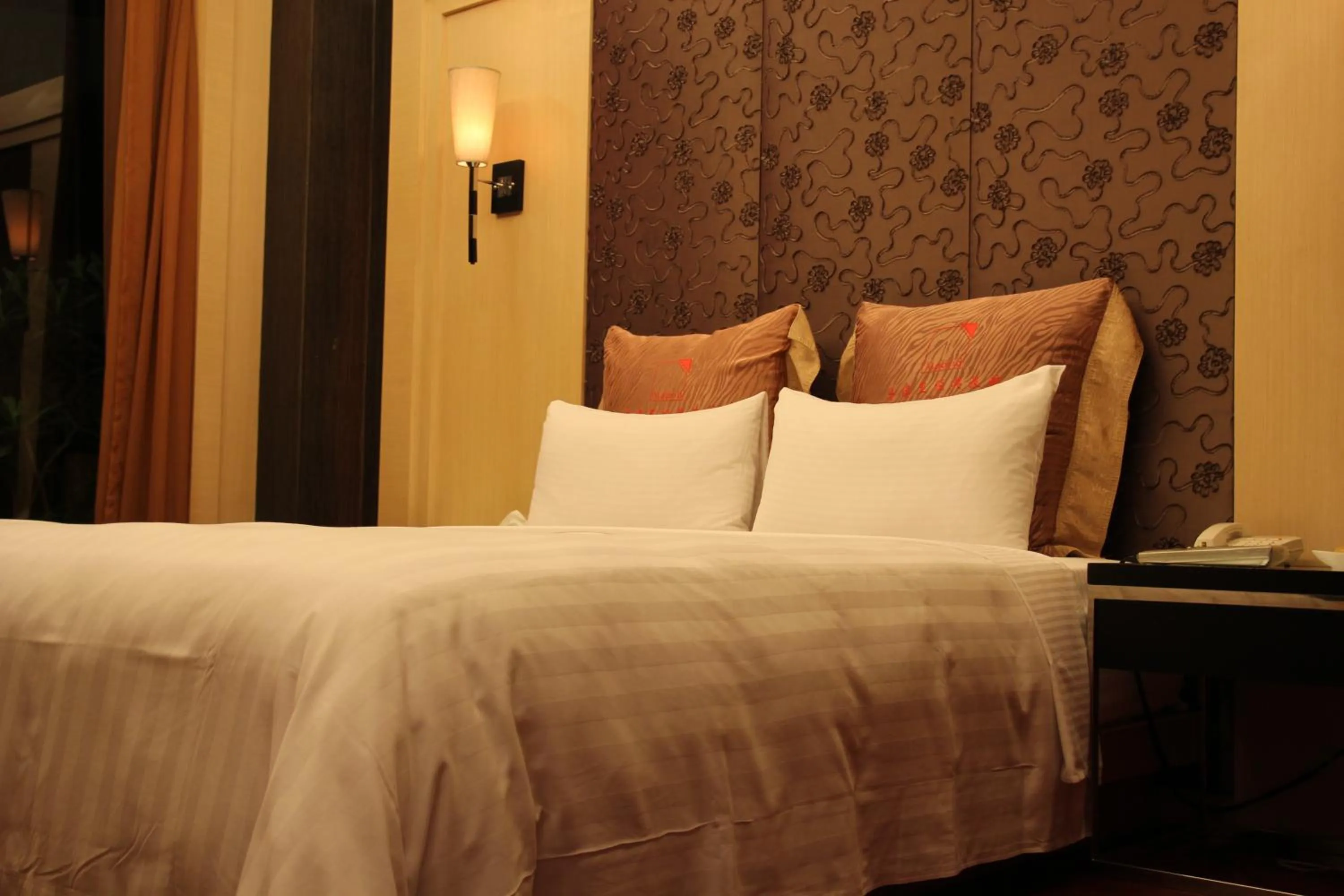 Bed in Madrid Classic Hotel