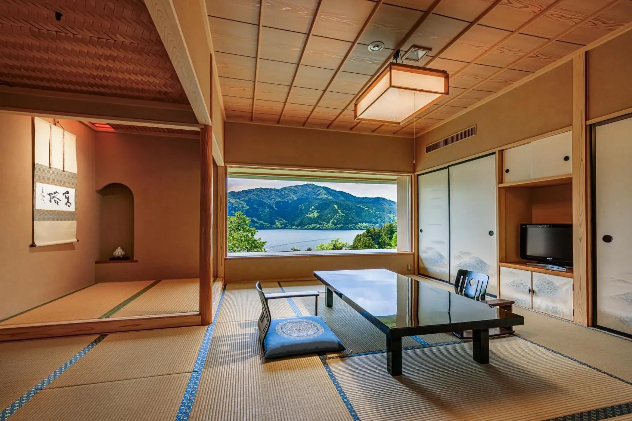 Japanese Style Superior Room with Mt. Fuji & Lake View - single occupancy - Private Hot Spring Bath in Ryuguden Japanese Style Superior Room with Mt. Fuji & Lake View - single occupancy - Private Hot Spring Bath in Ryuguden