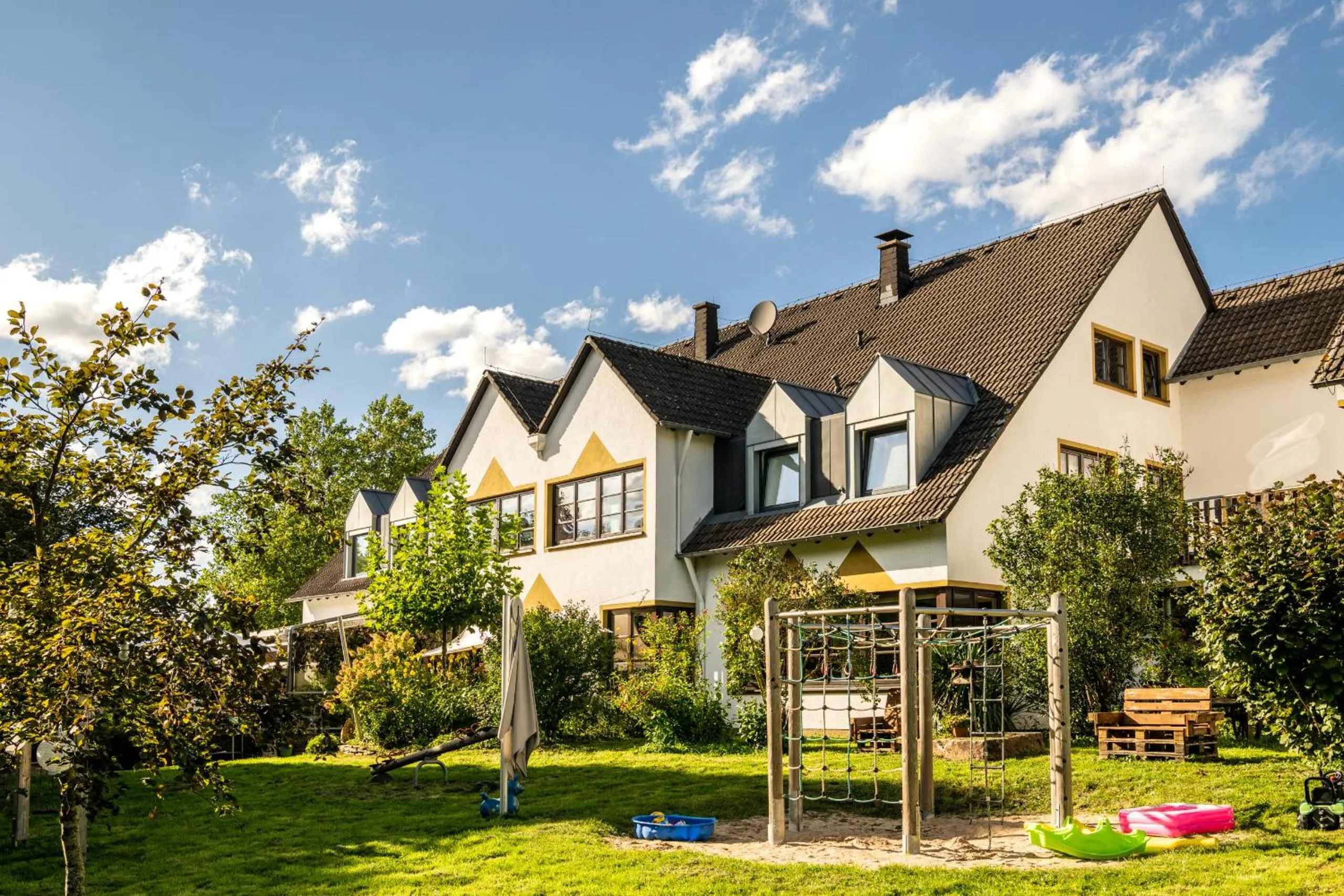 Property building in Weinhotel Restaurant Klostermühle