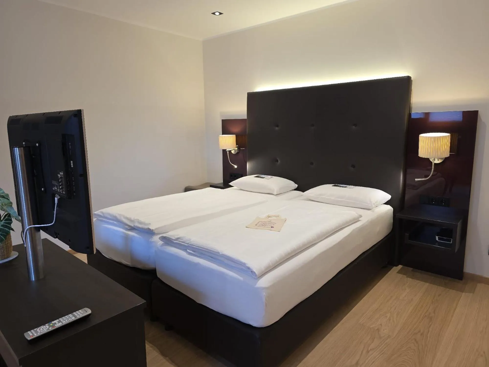 Bed in Weinhotel Restaurant Klostermühle