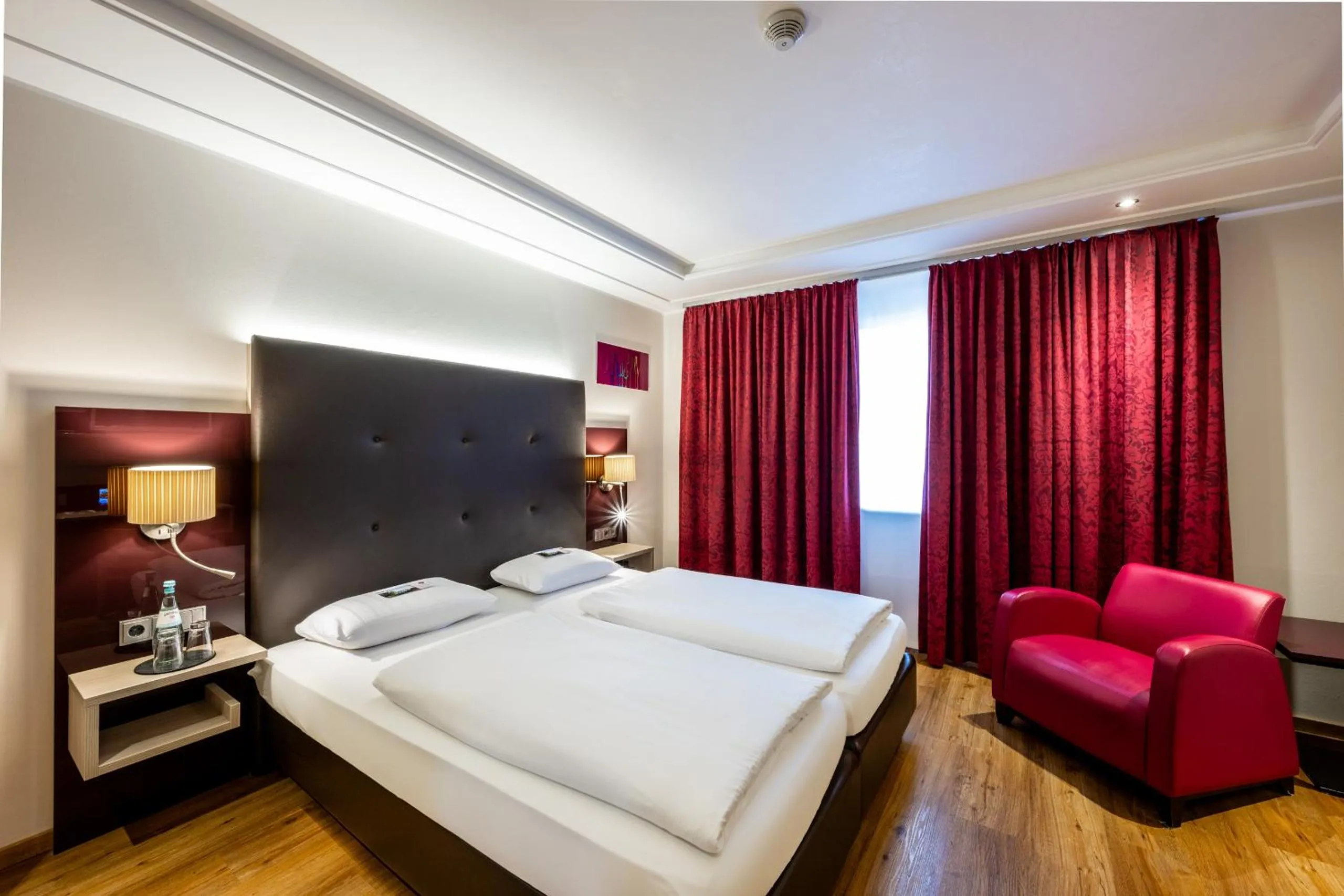 Photo of the whole room, Bed in Weinhotel Restaurant Klostermühle