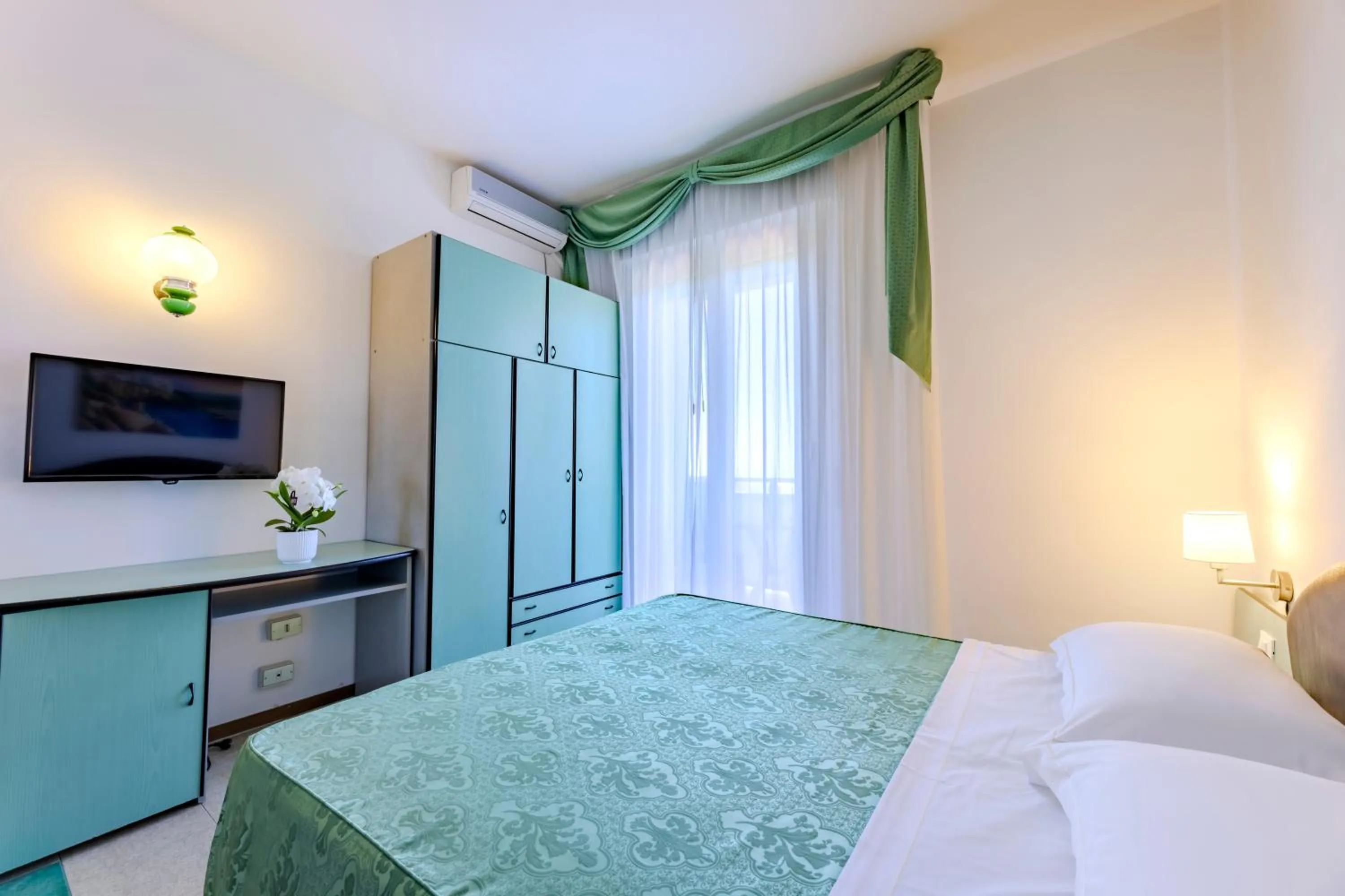 Photo of the whole room, Bed in Paglianza Hotel