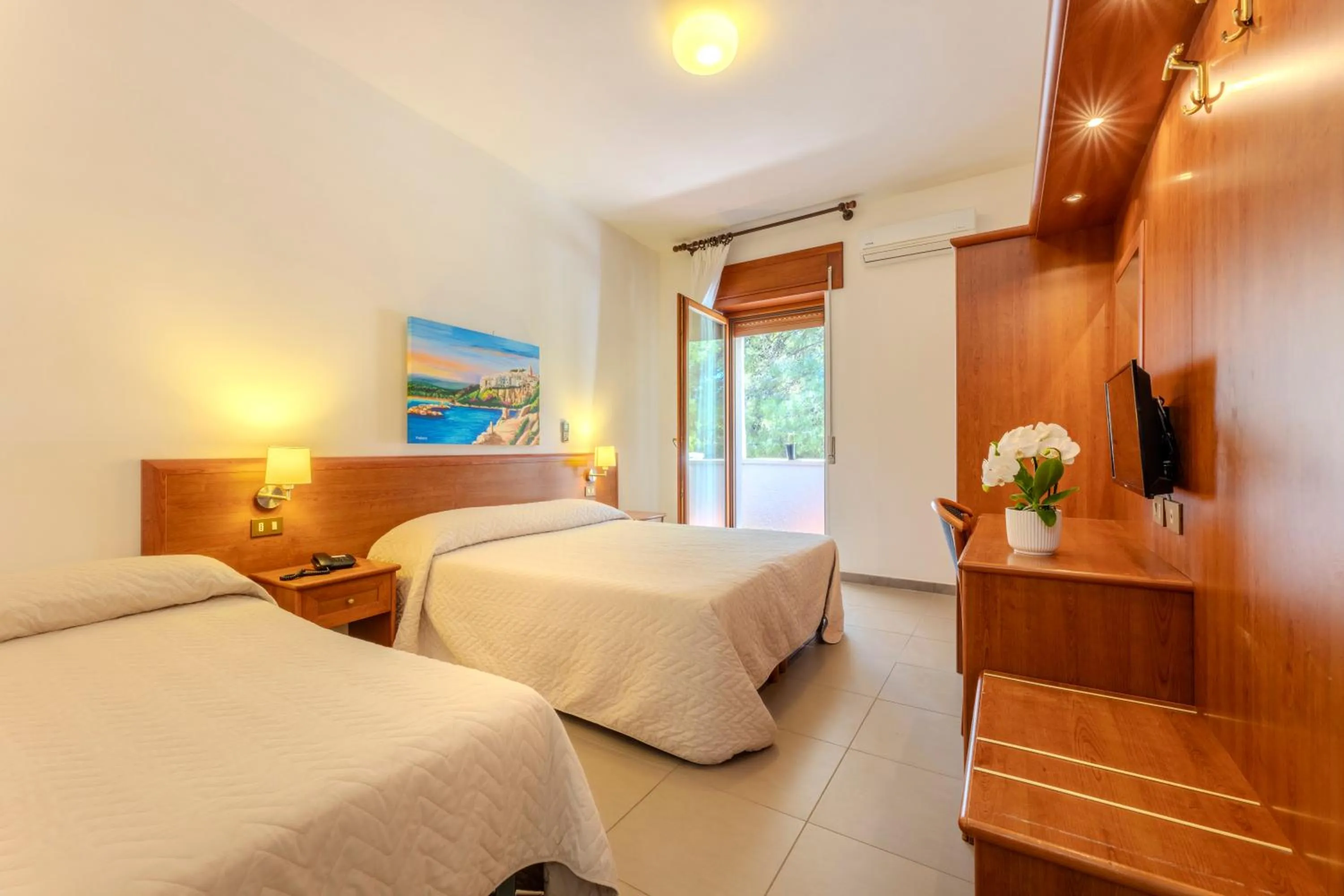 Photo of the whole room, Bed in Paglianza Hotel