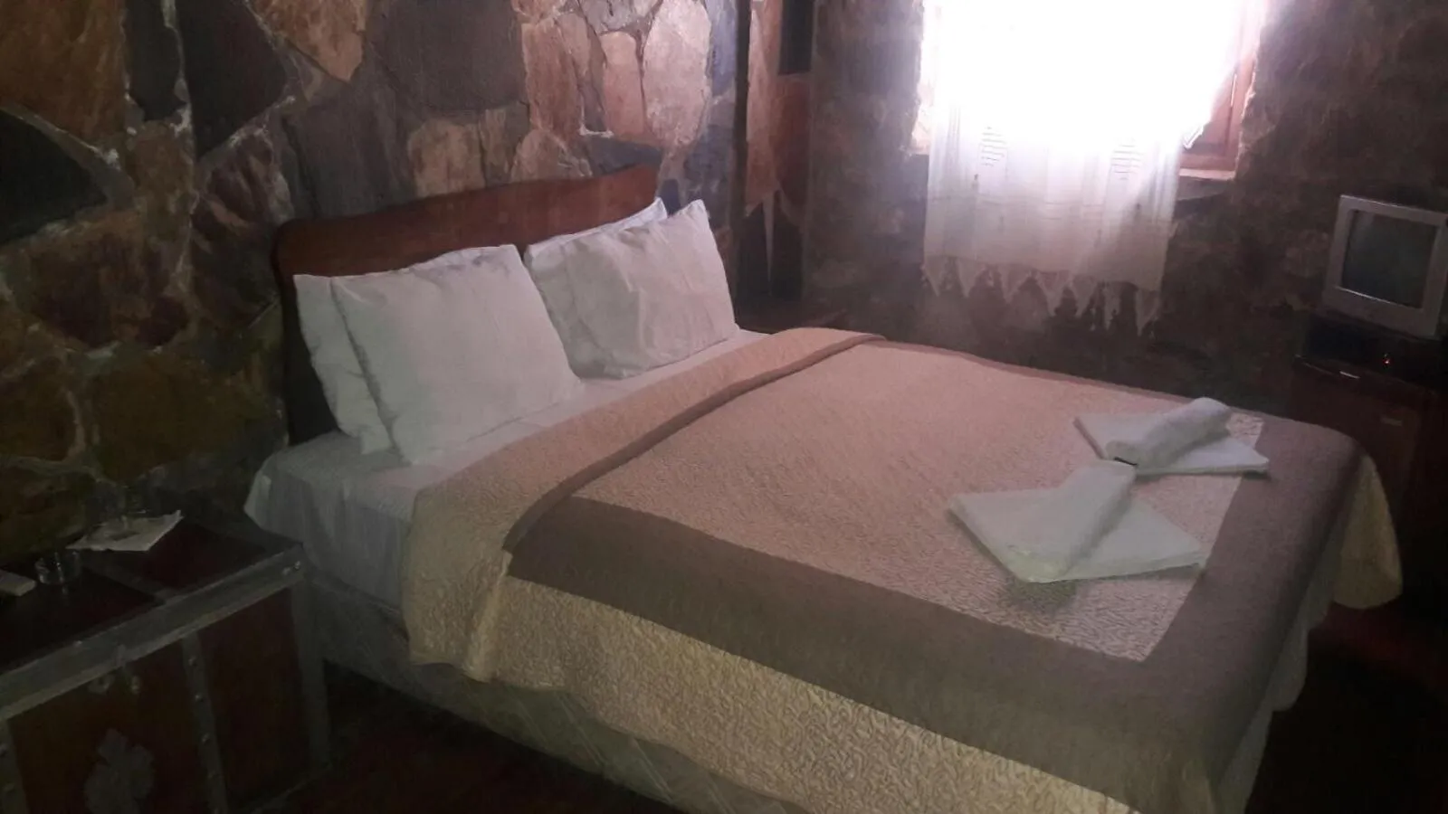 Bed in Otel Yorgo Seferis