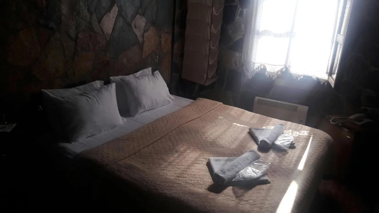 Bed in Otel Yorgo Seferis
