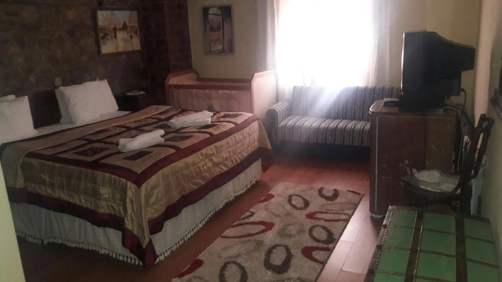 Bed in Otel Yorgo Seferis