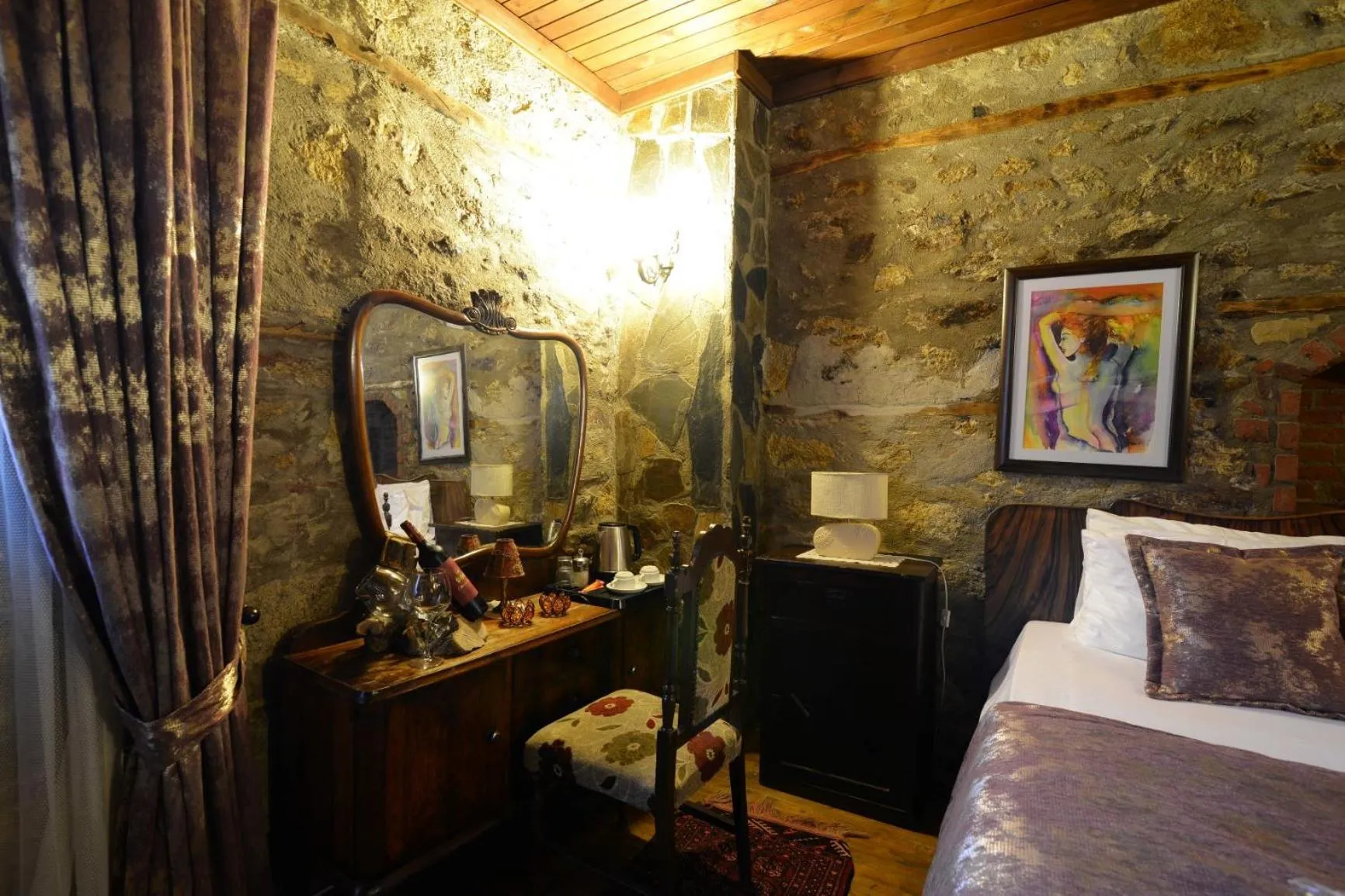 Bed in Otel Yorgo Seferis