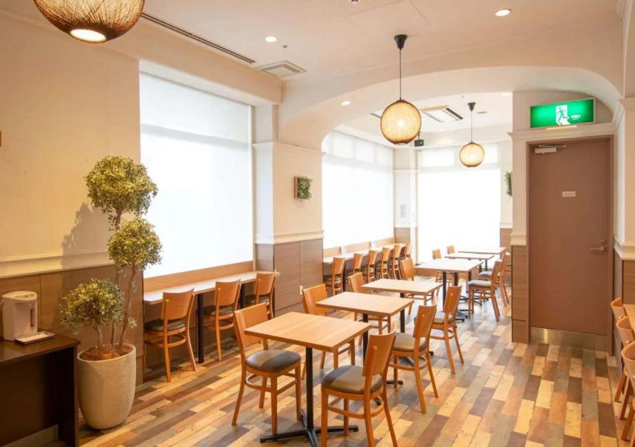 Restaurant/places to eat in Business Inn Norte