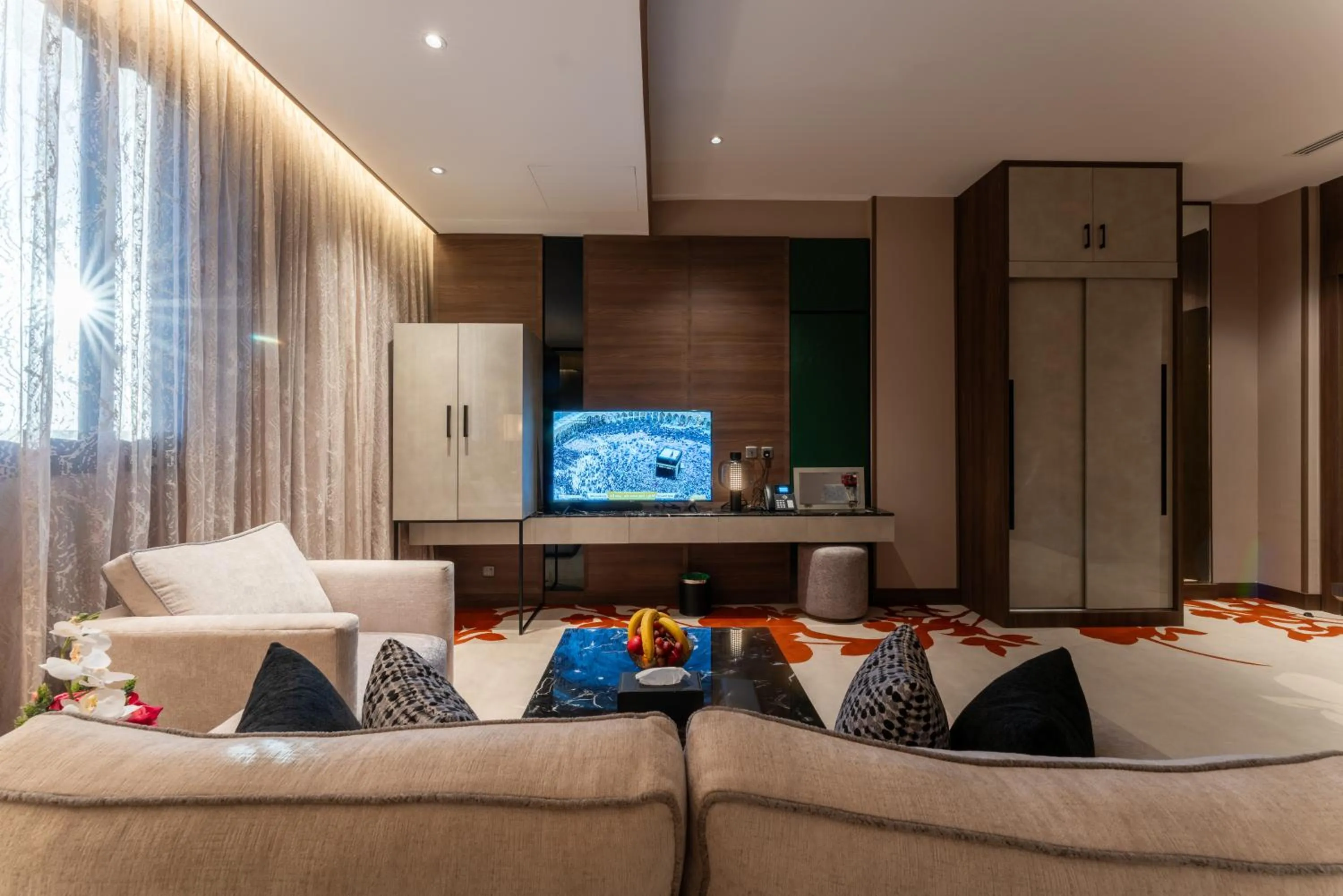 Communal lounge/ TV room in Lilac Park Hotel