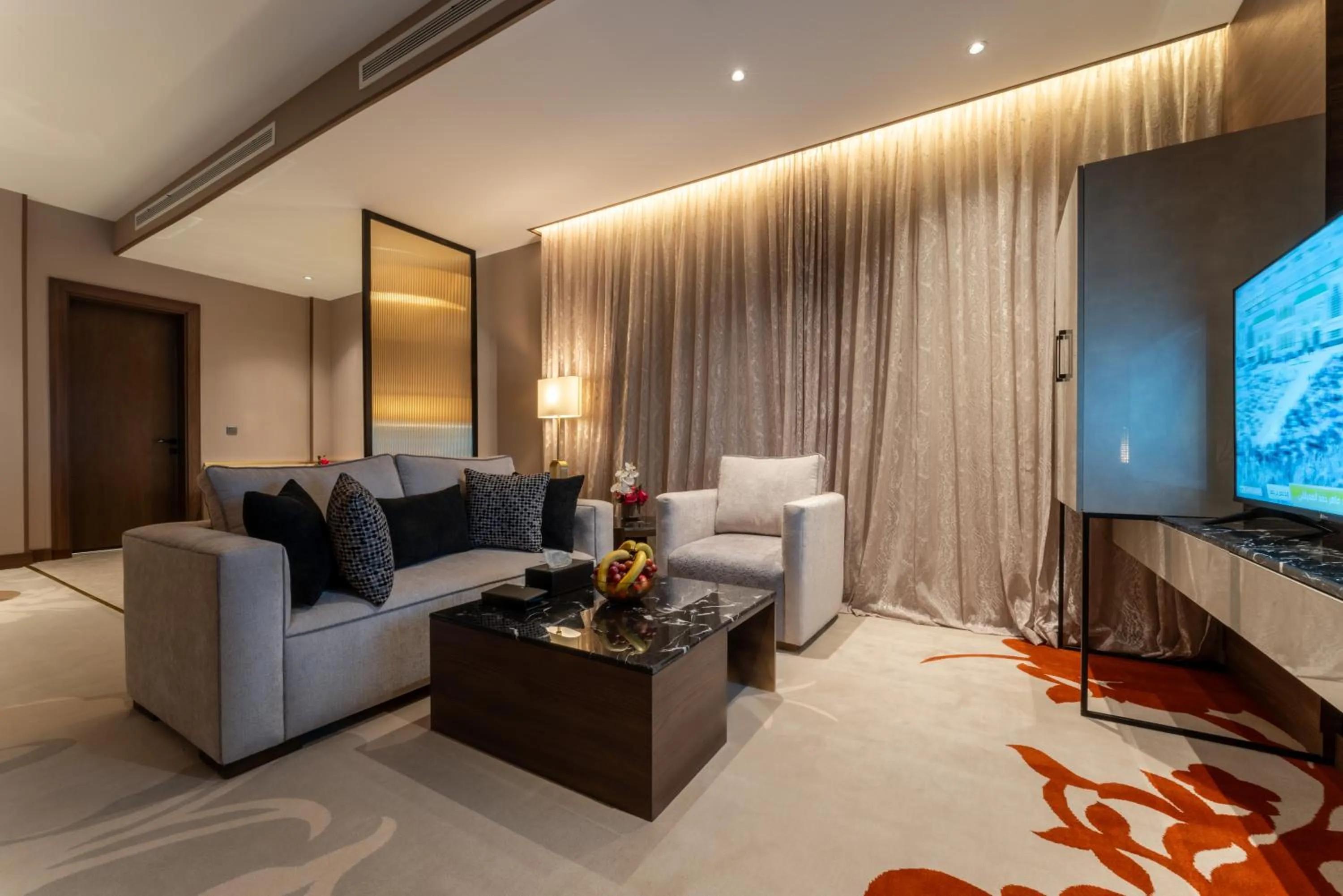 Communal lounge/ TV room in Lilac Park Hotel