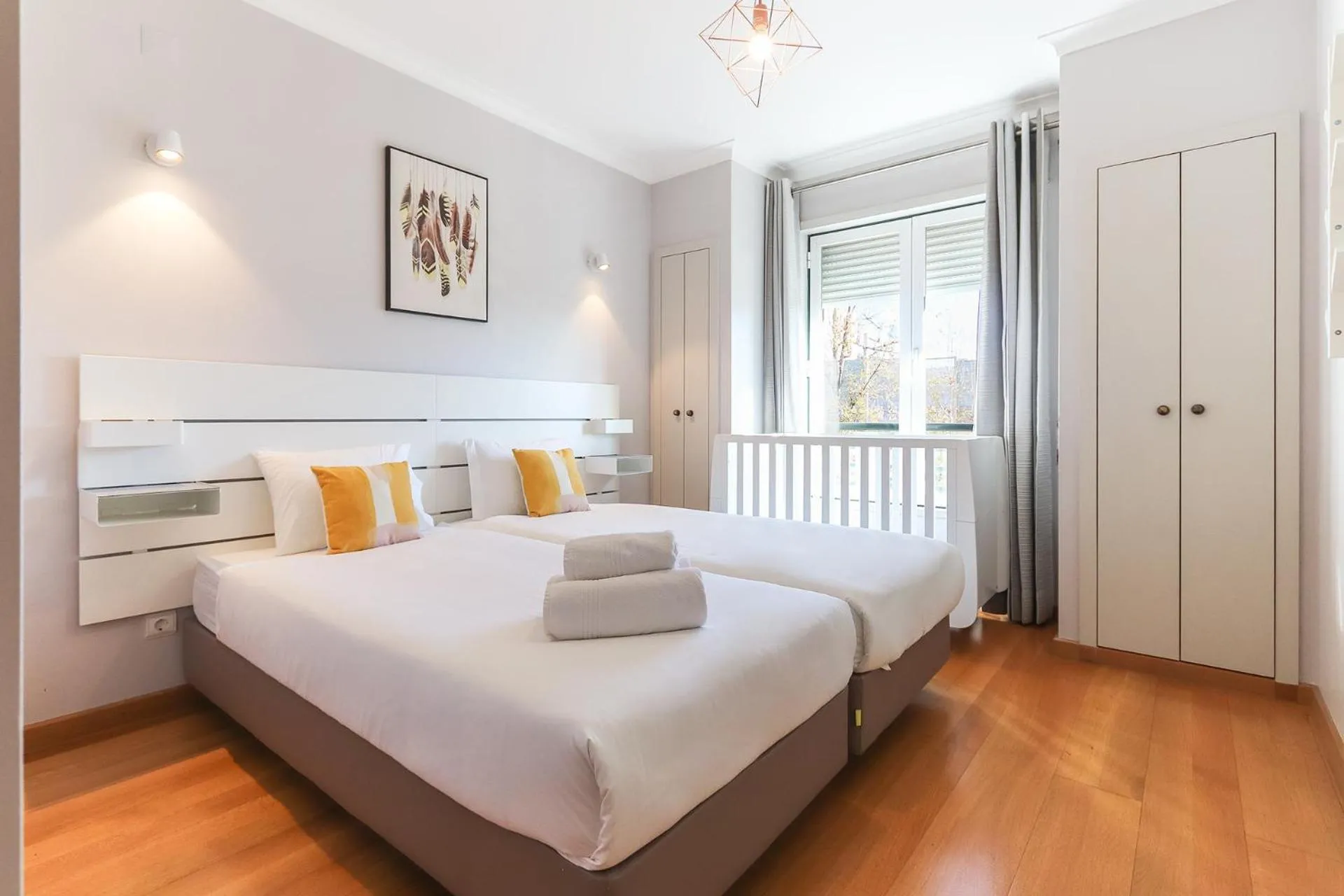 Bed in Telheiras Premium by Homing
