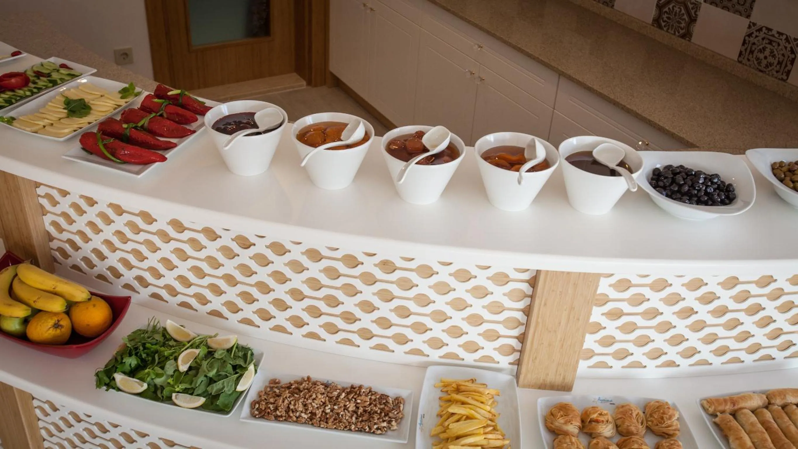 Restaurant/places to eat in Hotel Aysima