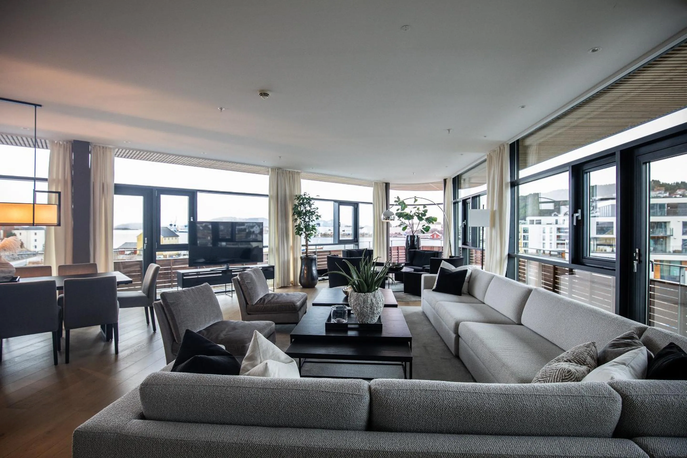 Communal lounge/ TV room in Quality Hotel Ulstein