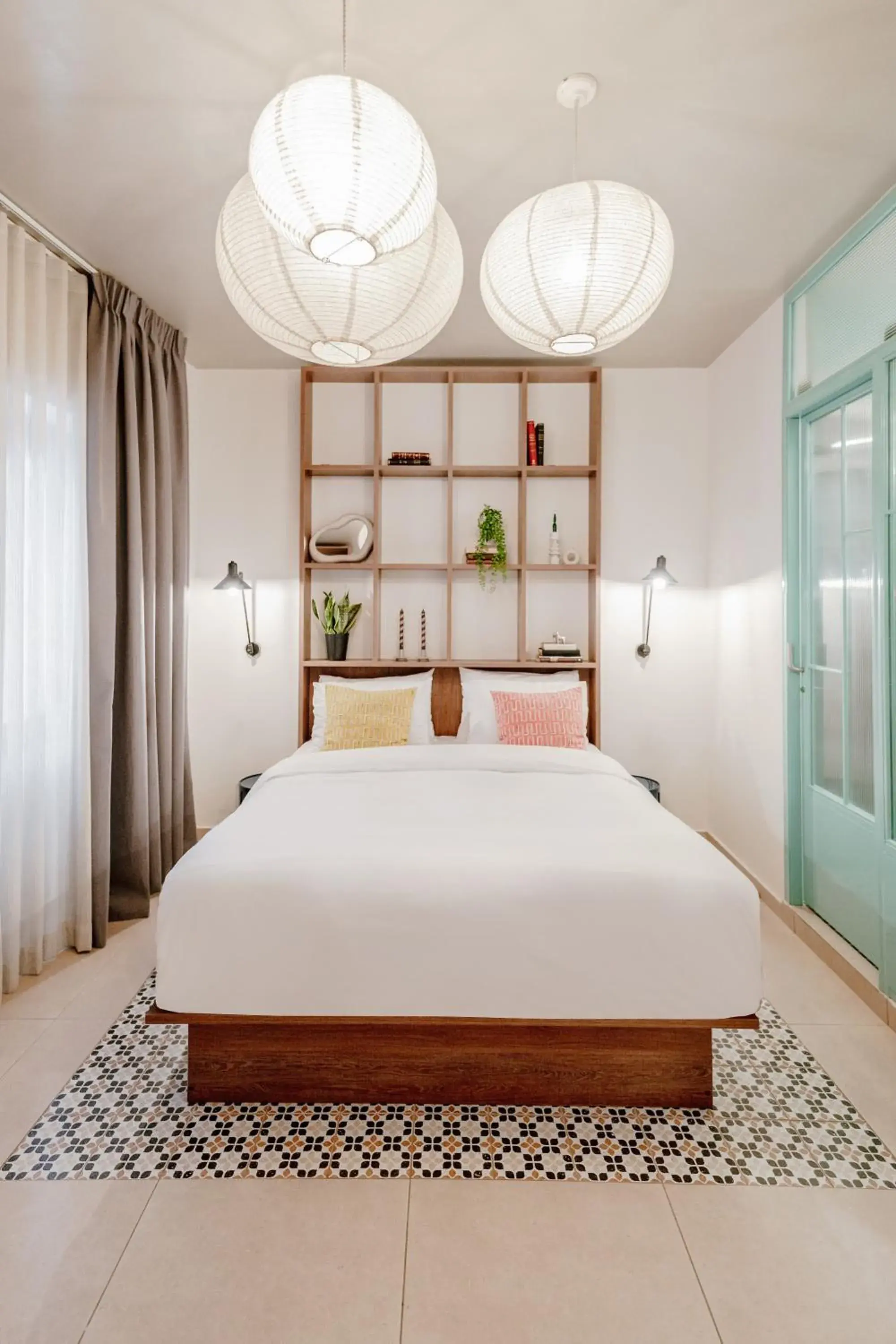 Cozy Double Room with Window and Street view in Next door Athens Cozy Double Room with Window and Street view in Next door Athens