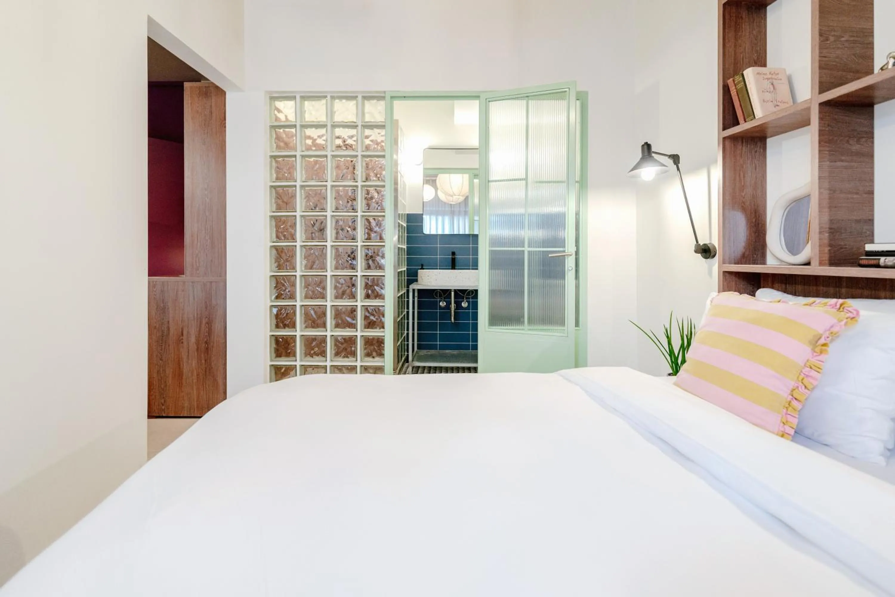 Bed in Next door Athens