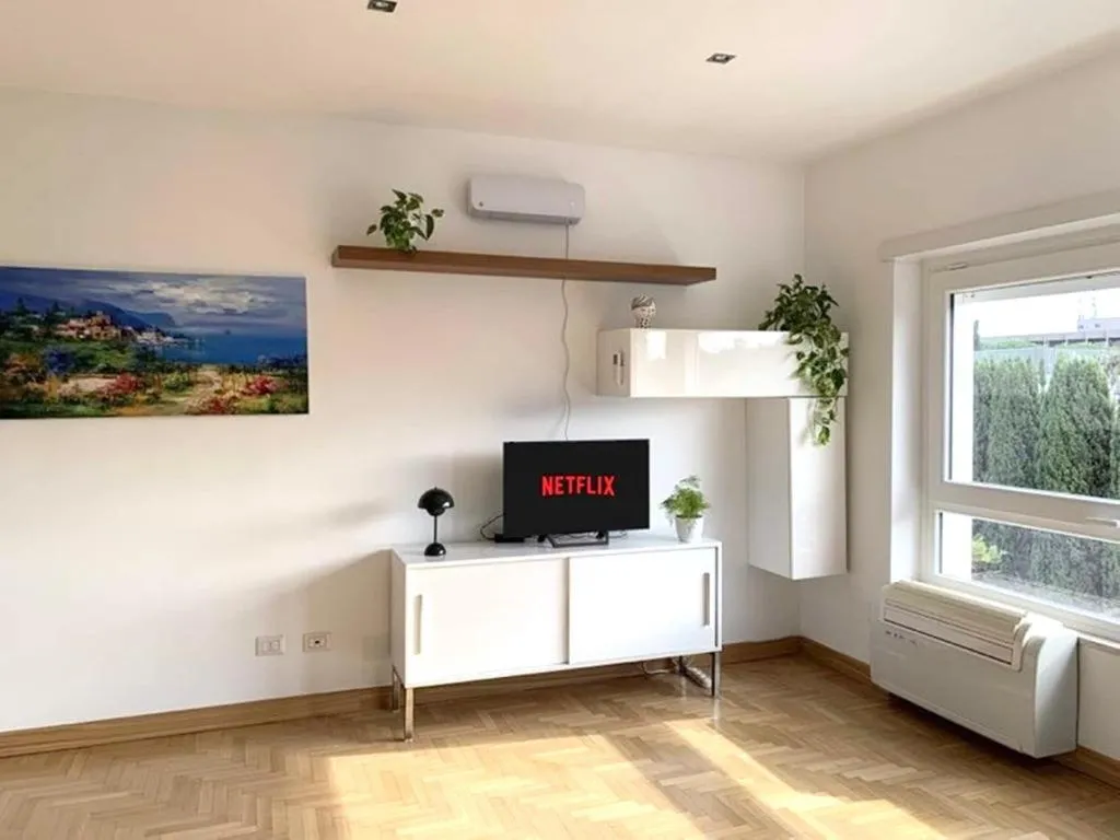 TV and multimedia in Aurelia House Garden
