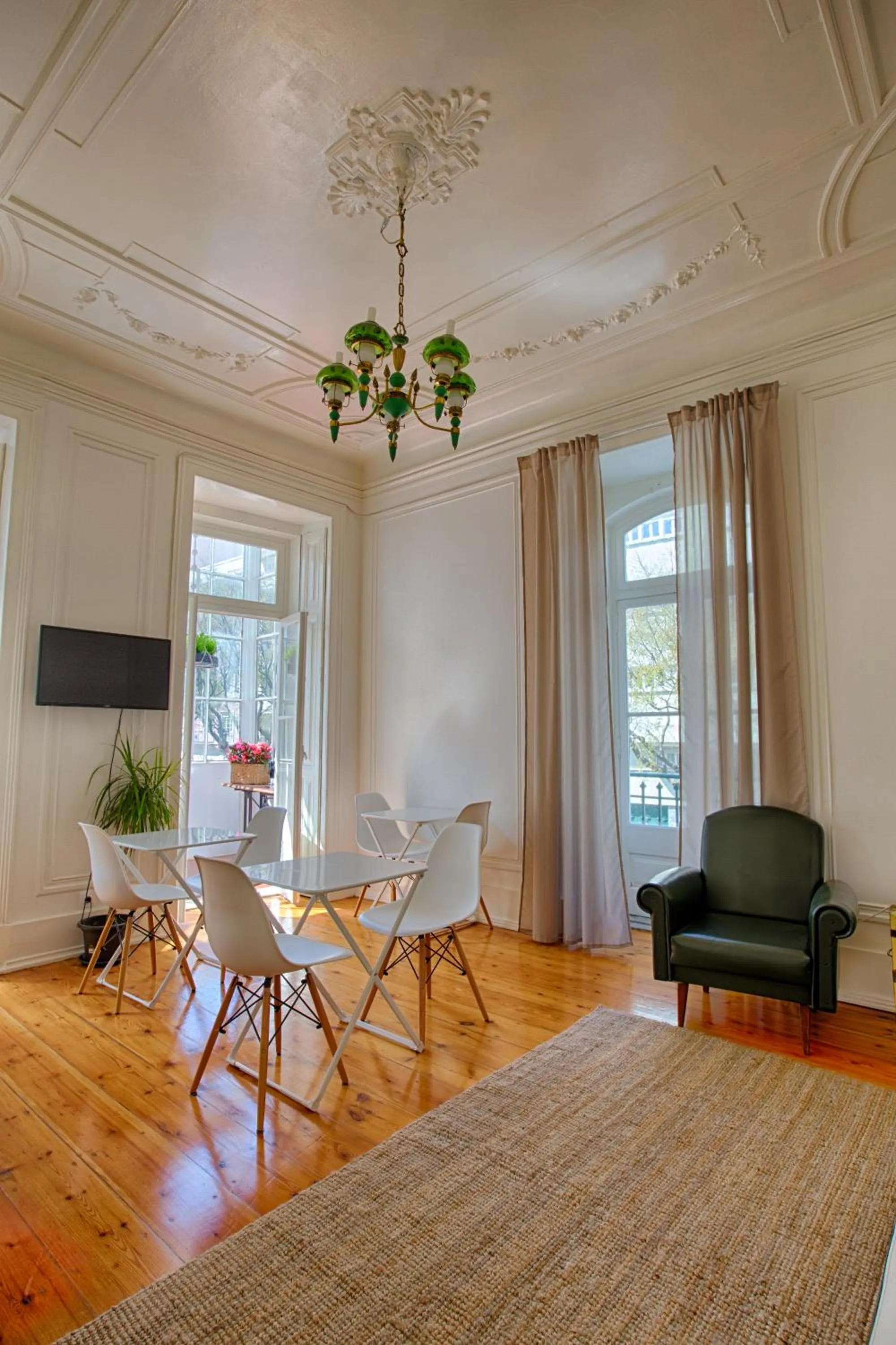 Communal lounge/ TV room in Chalet D´Ávila Guest House