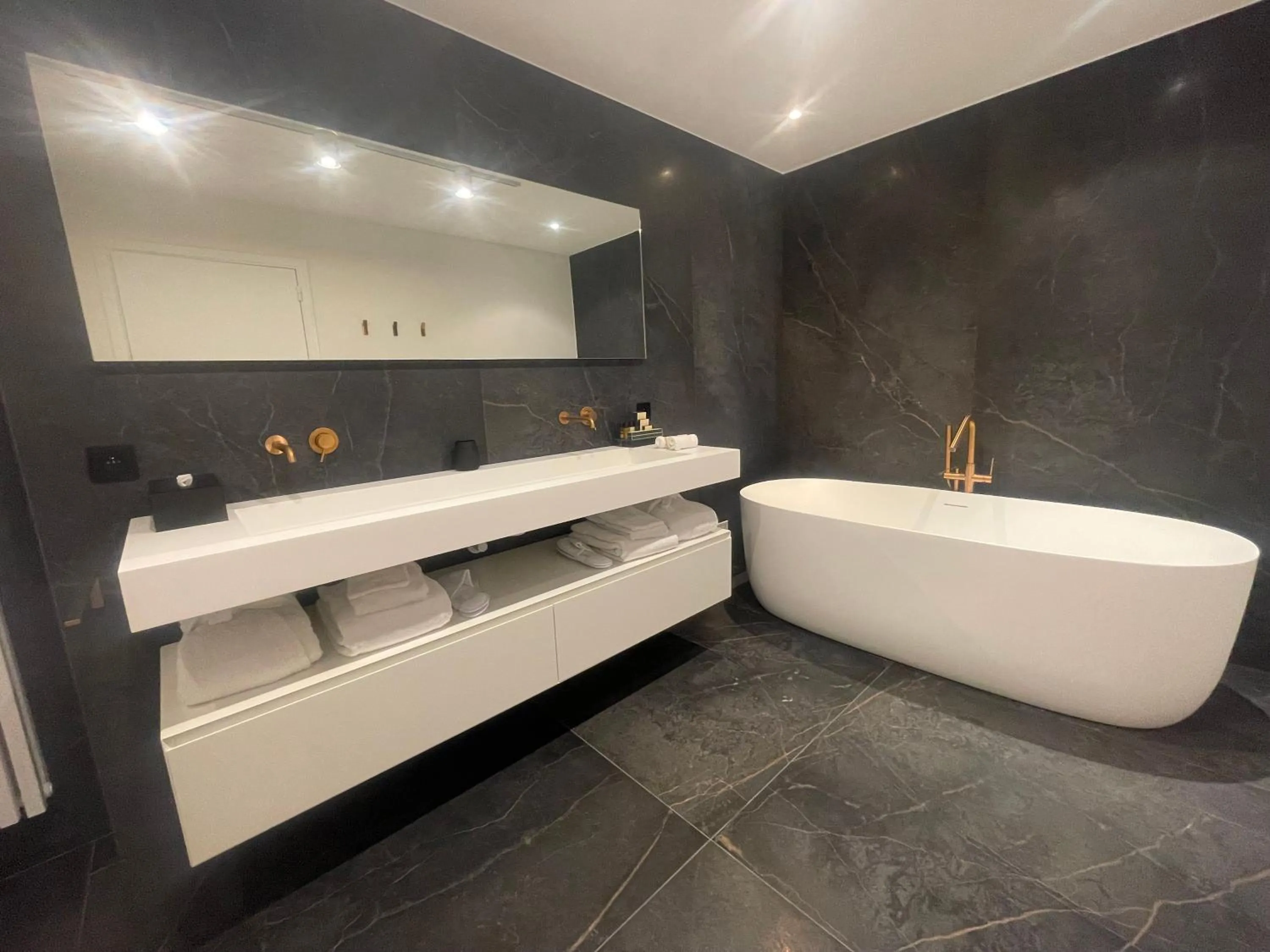 Bathroom in Lafarques