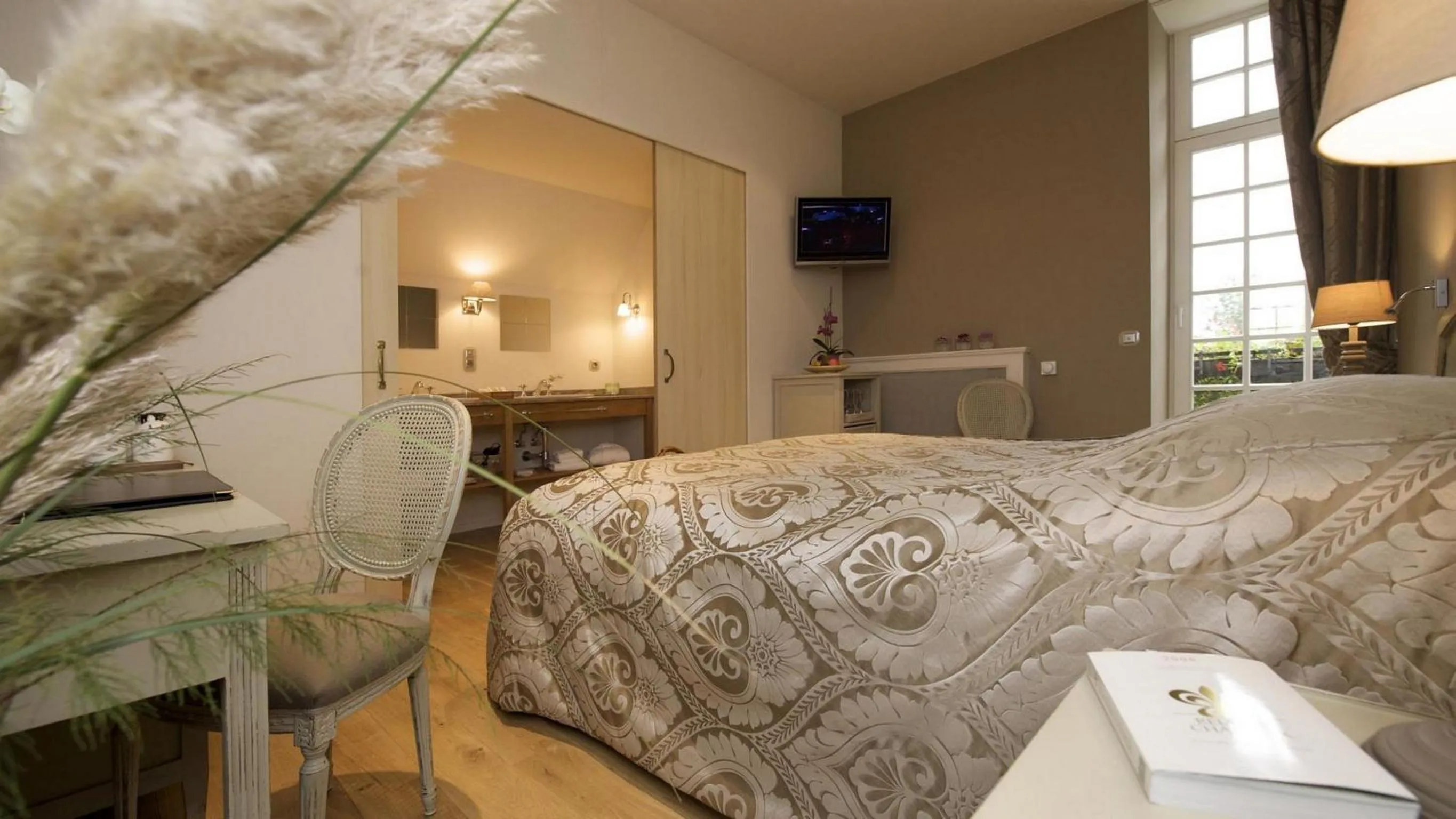 Bedroom, Bed in Lafarques