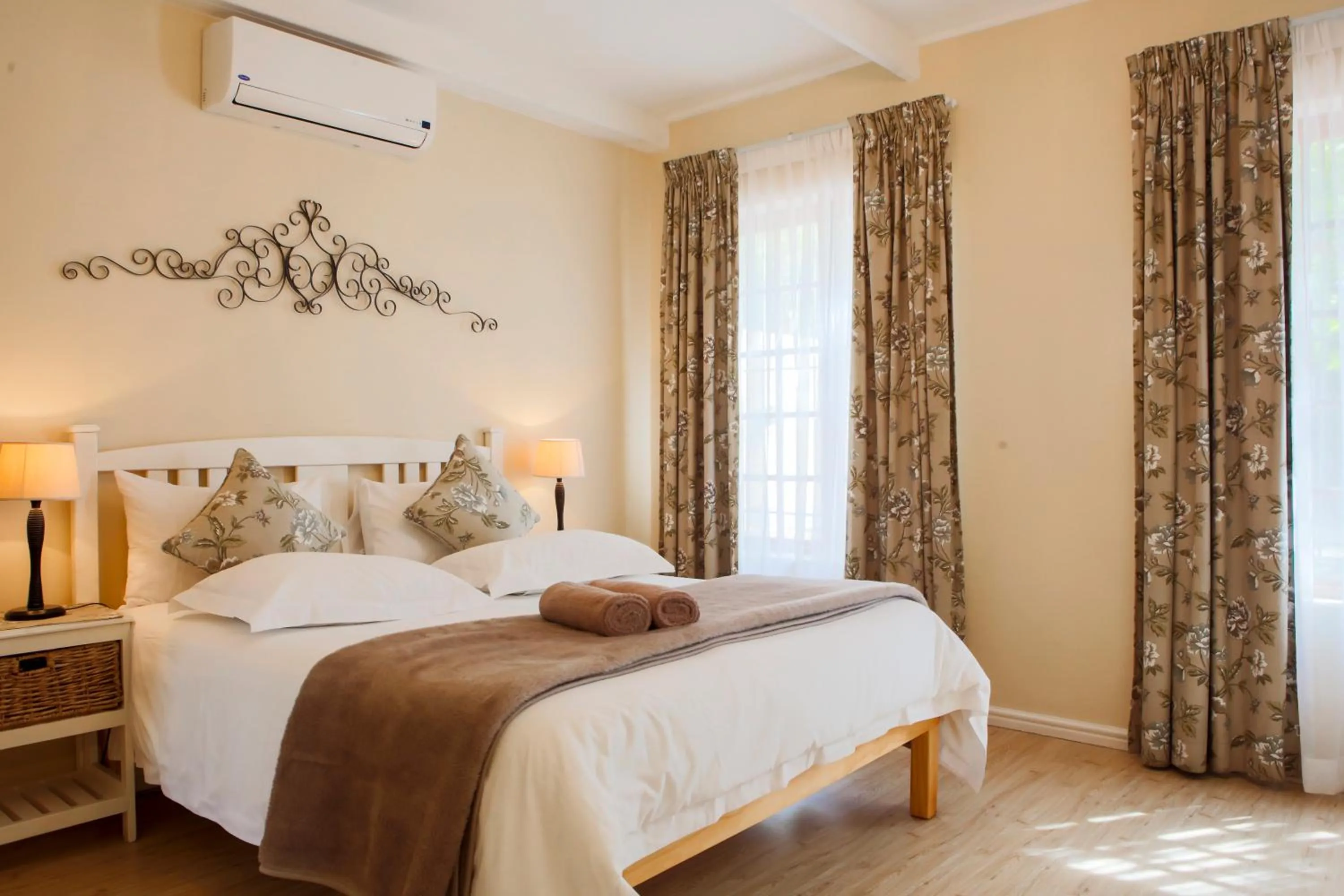 Bedroom, Bed in Skilpadvlei Wine Farm