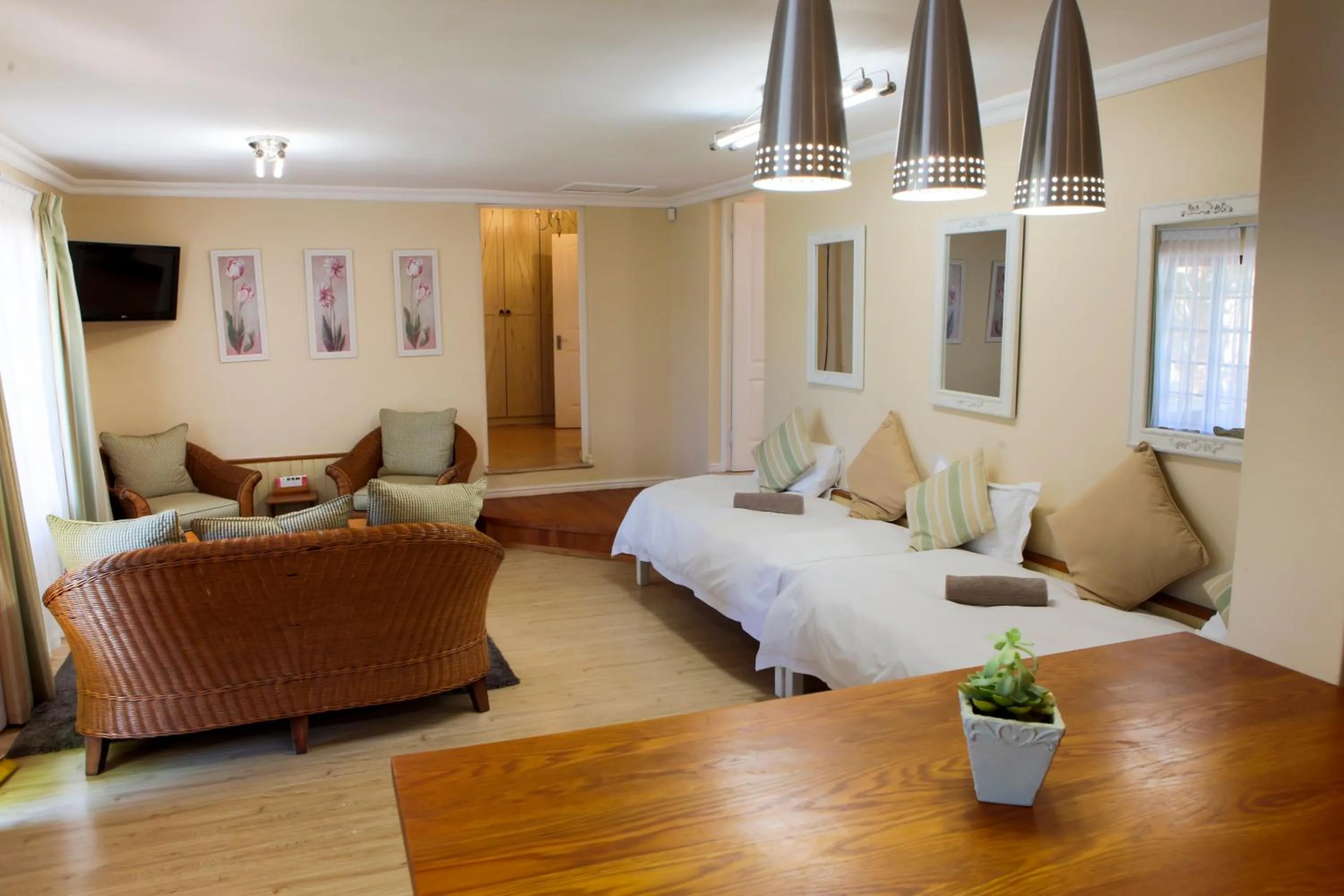 Living room, Bed in Skilpadvlei Wine Farm