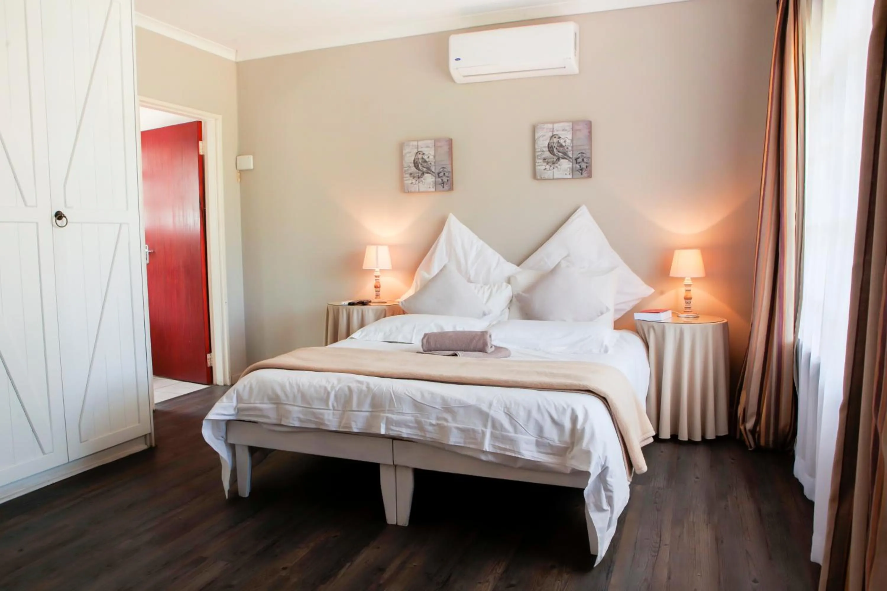 Bed in Skilpadvlei Wine Farm