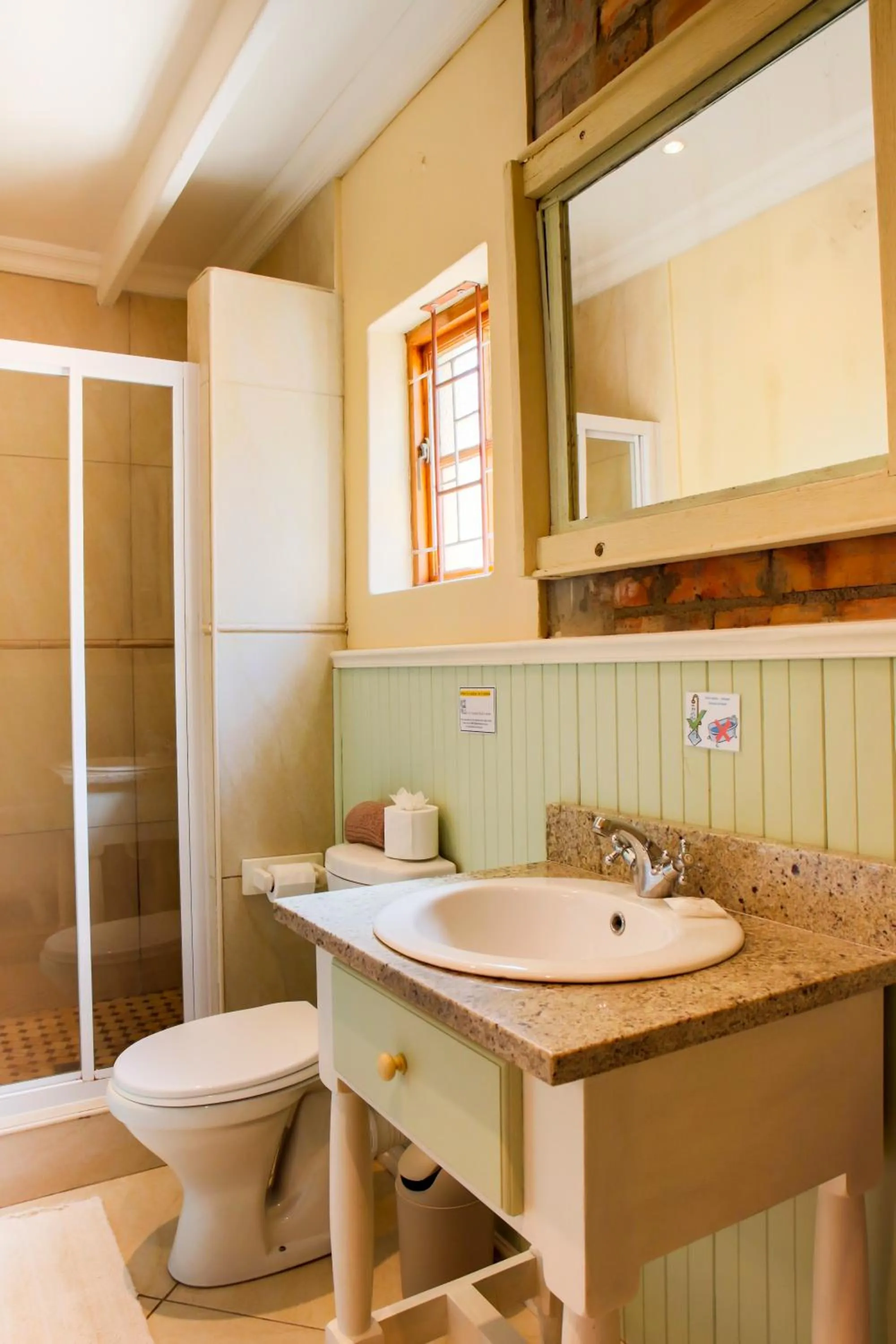 Bathroom in Skilpadvlei Wine Farm