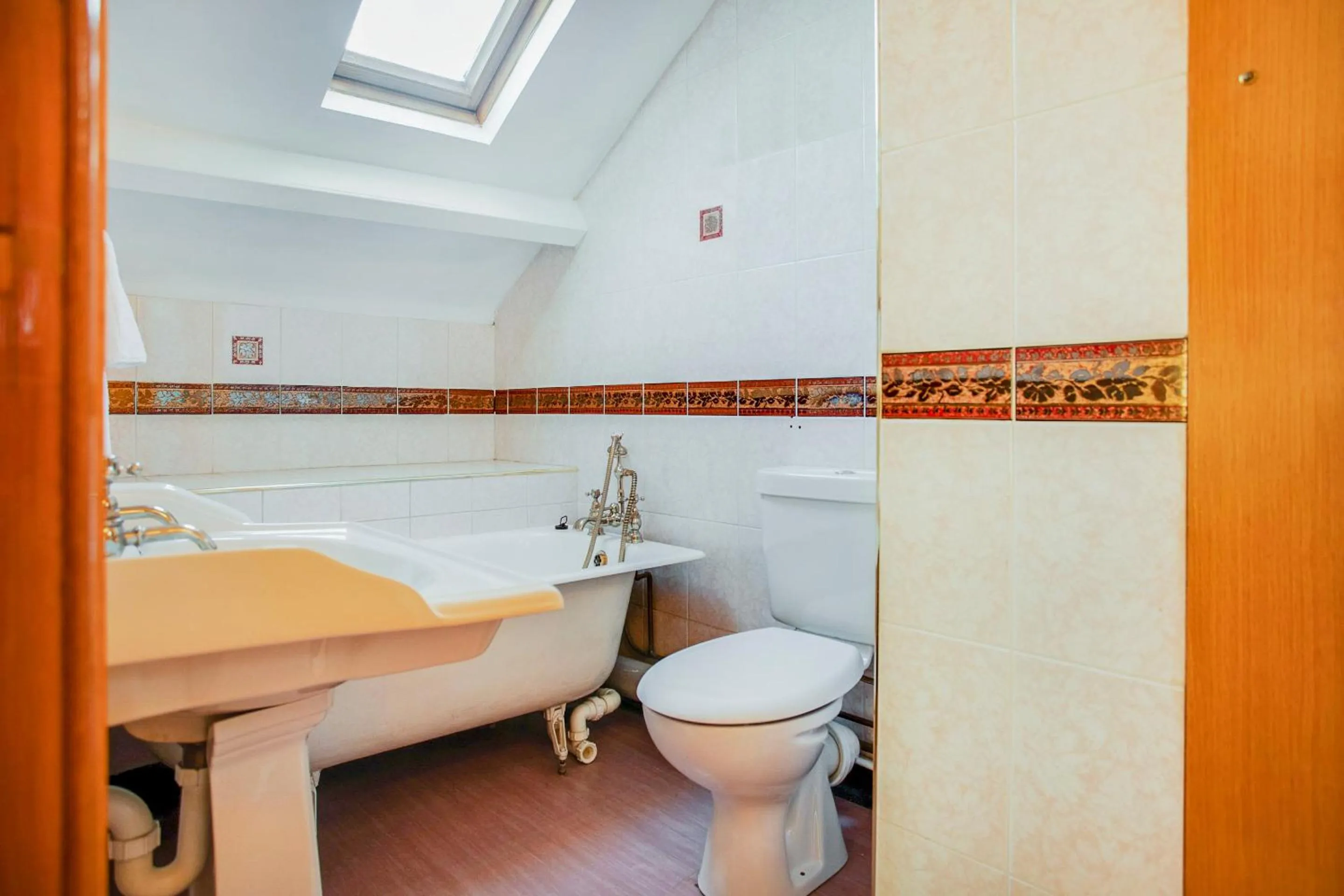 Bathroom in OYO The Rowers Hotel, Dunston Gateshead