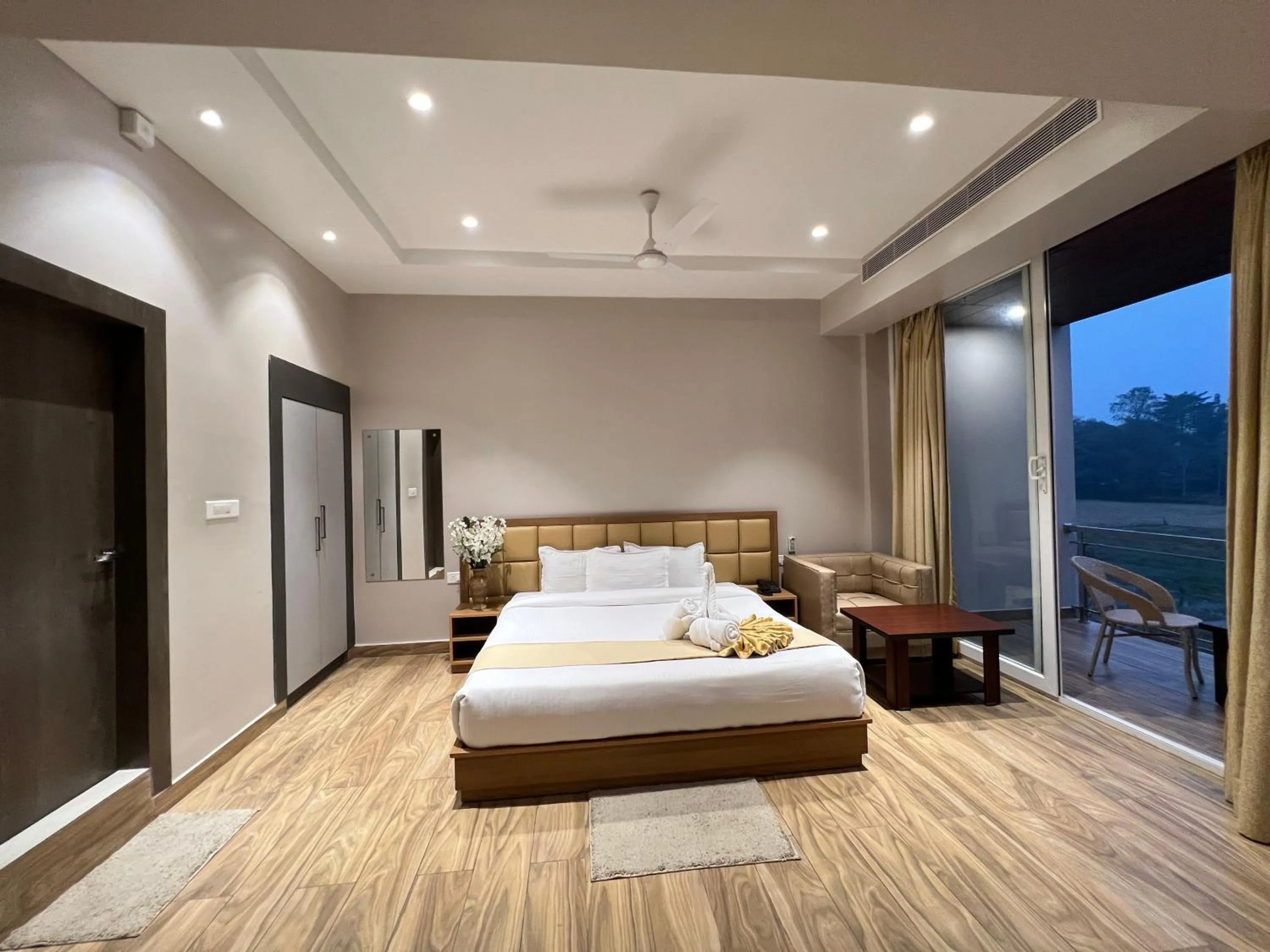 Bed in Finn's Weaver Resort, Kaziranga