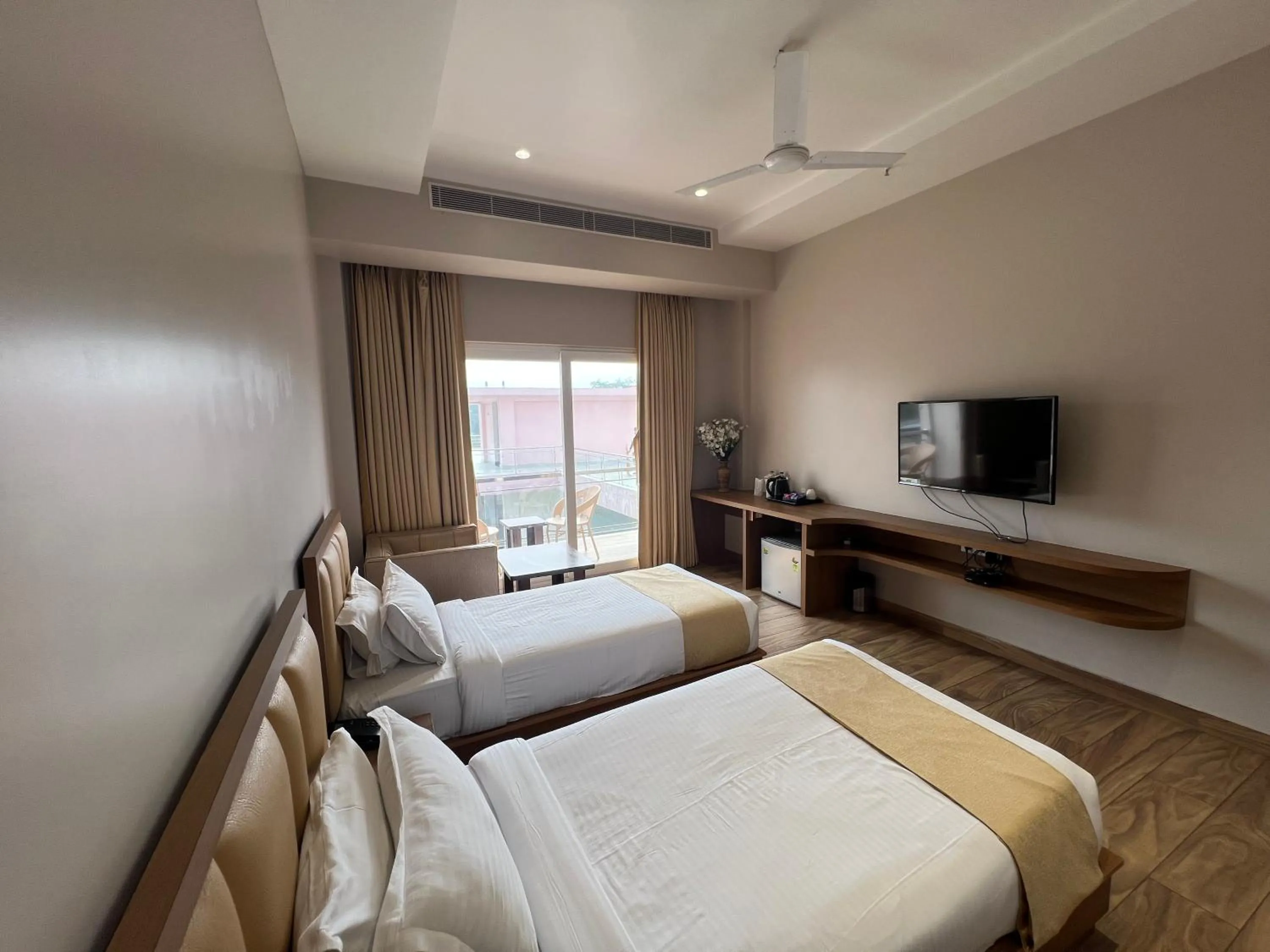 Bed in Finn's Weaver Resort, Kaziranga